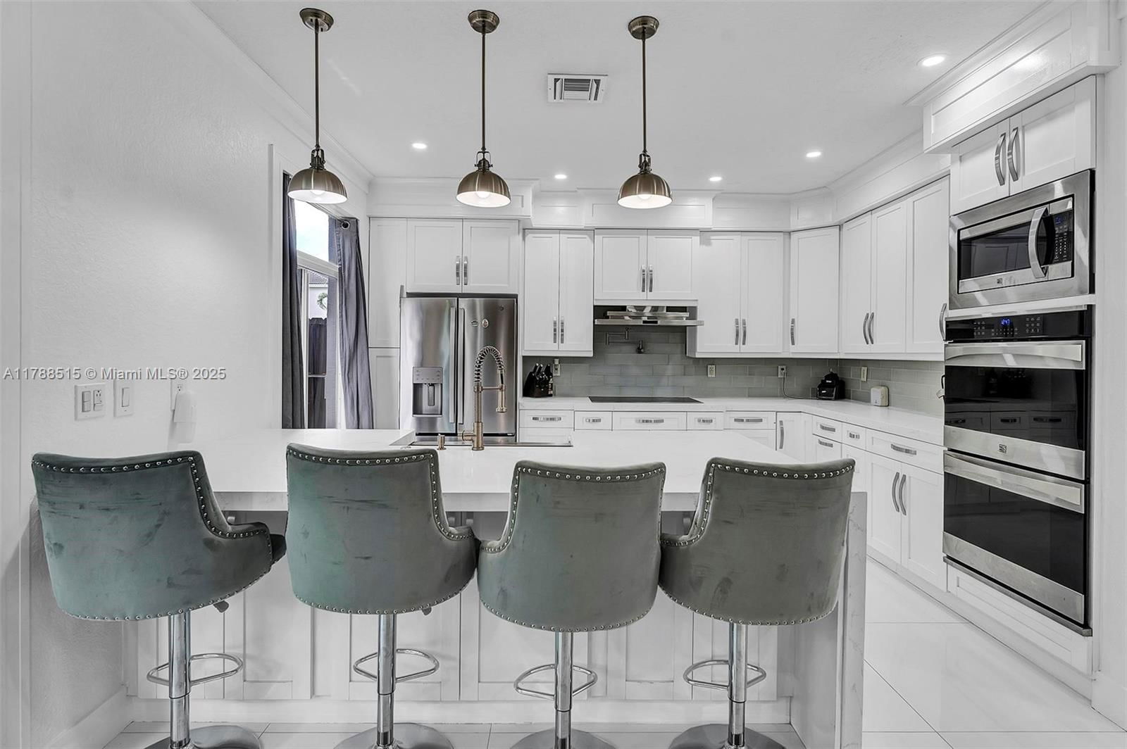 Real estate property located at 5725 112th Path, Miami-dade, Doral Northeast Townhomes, Doral, FL