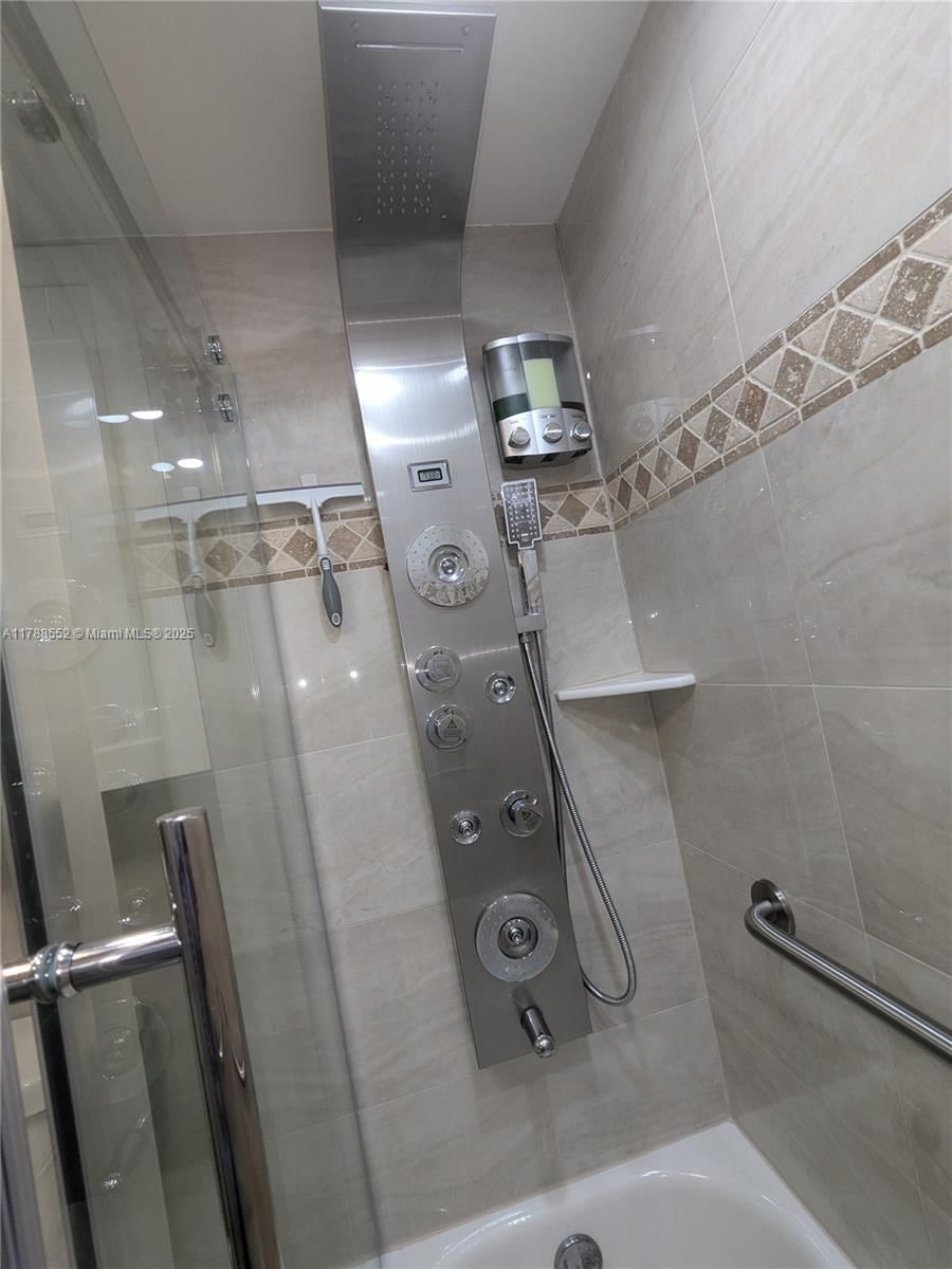 Real estate property located at 800 142nd Ave #401N, Broward, Suffolk At Century Villag, Pembroke Pines, FL
