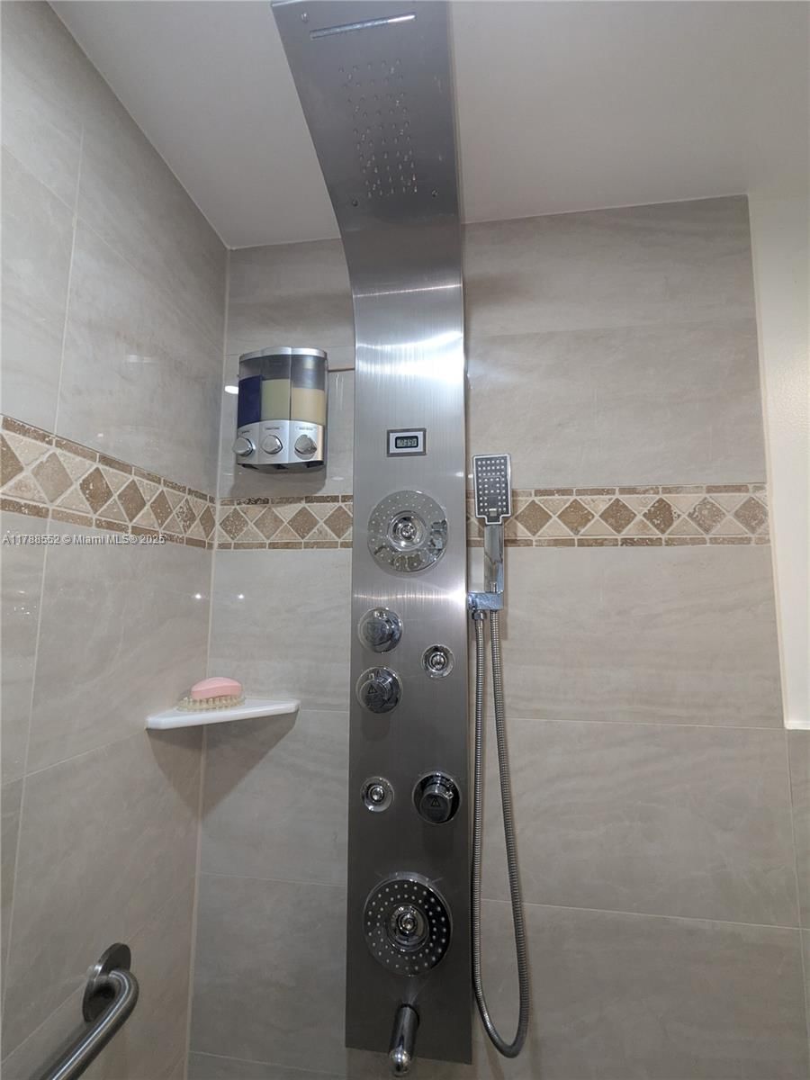 Real estate property located at 800 142nd Ave #401N, Broward, Suffolk At Century Villag, Pembroke Pines, FL