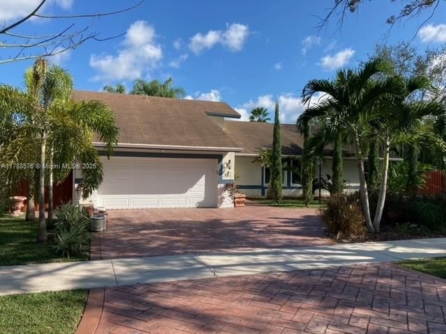 Real estate property located at 10115 127th Ct, Miami-dade, Calusa Club Estates 6th A, Miami, FL