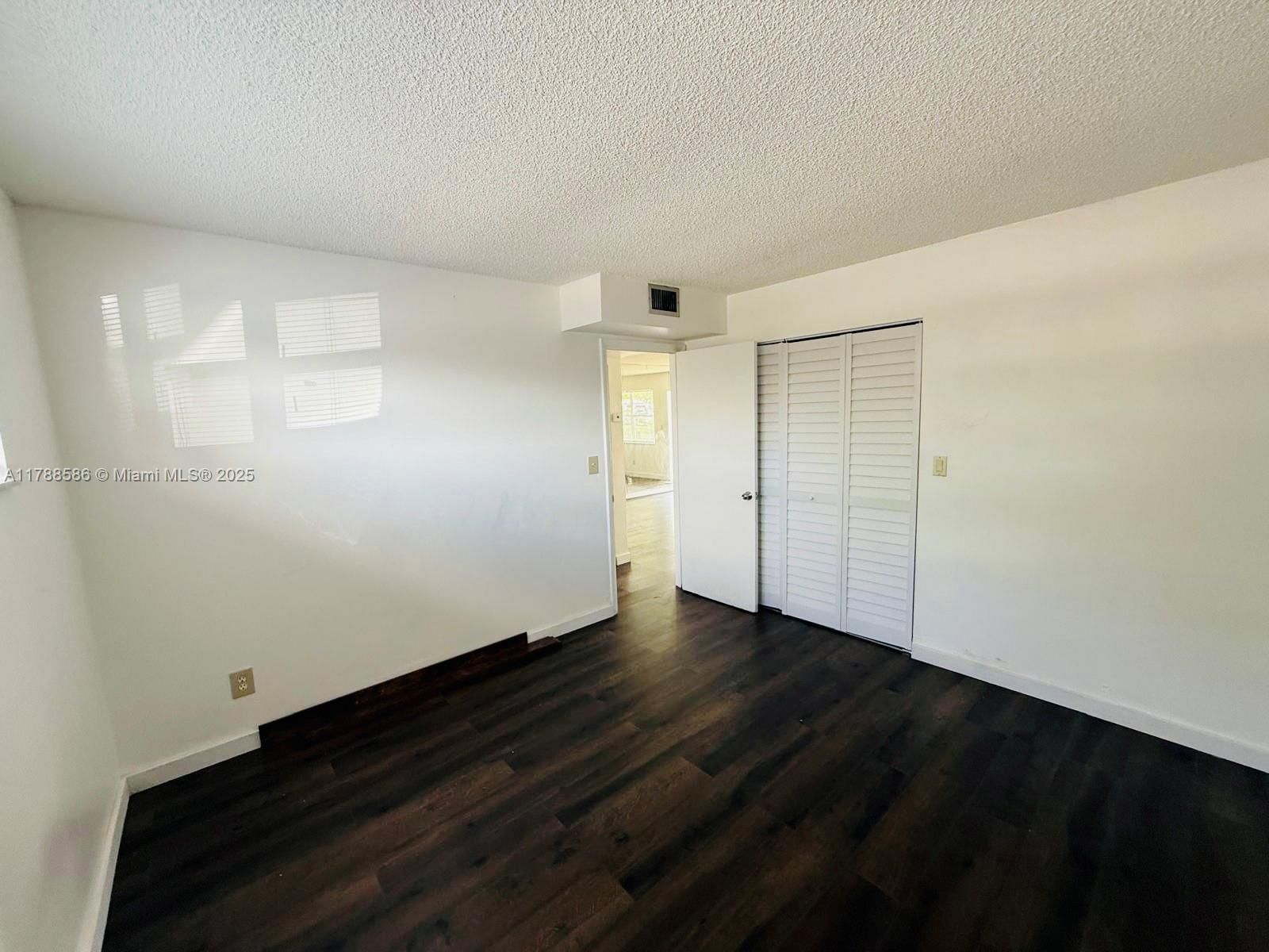 Real estate property located at 6191 37th St #106, Broward, Ii Delwood West Condo, Davie, FL