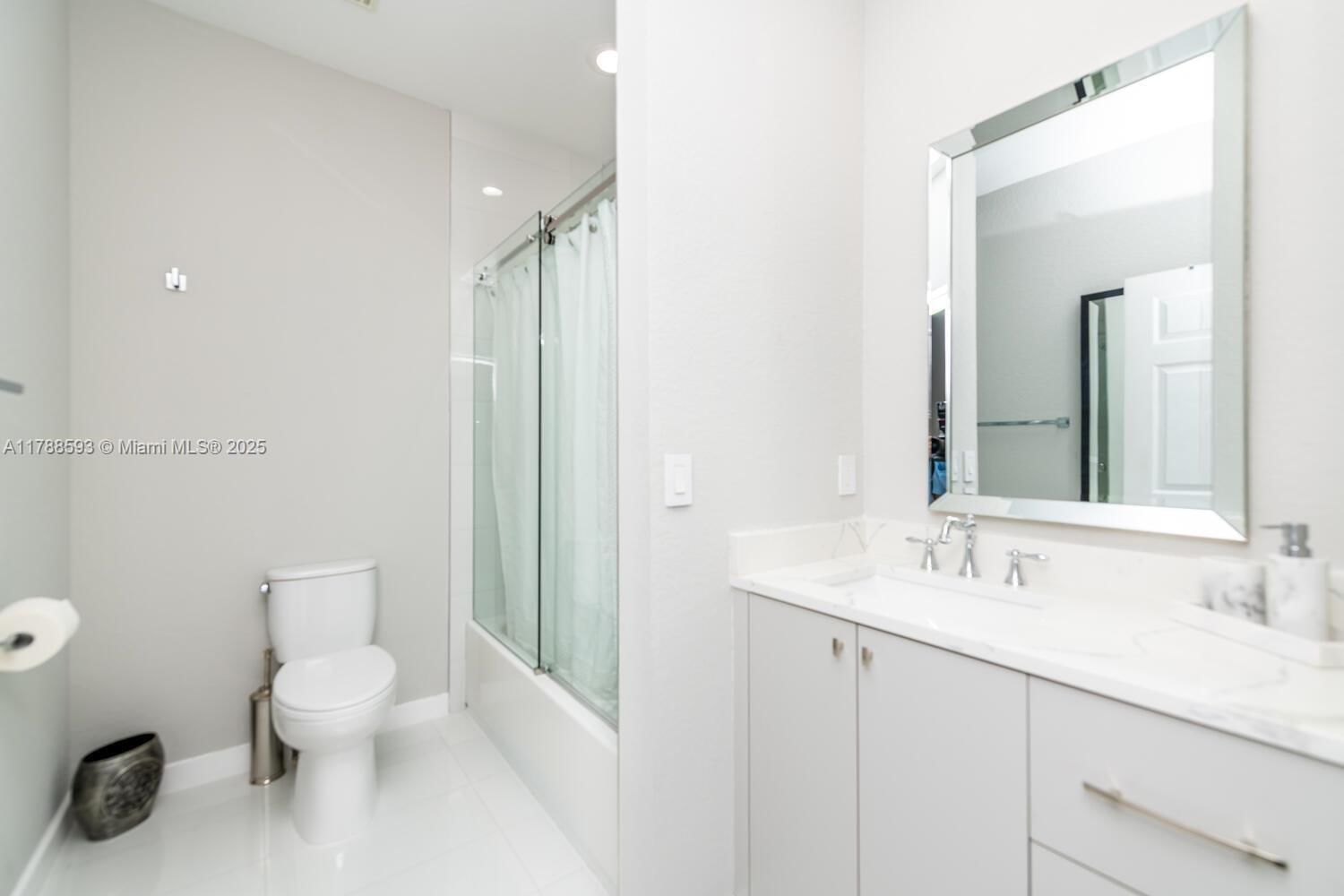 Real estate property located at 5134 Madison Lakes Cir W, Broward, Madison Lakes, Davie, FL