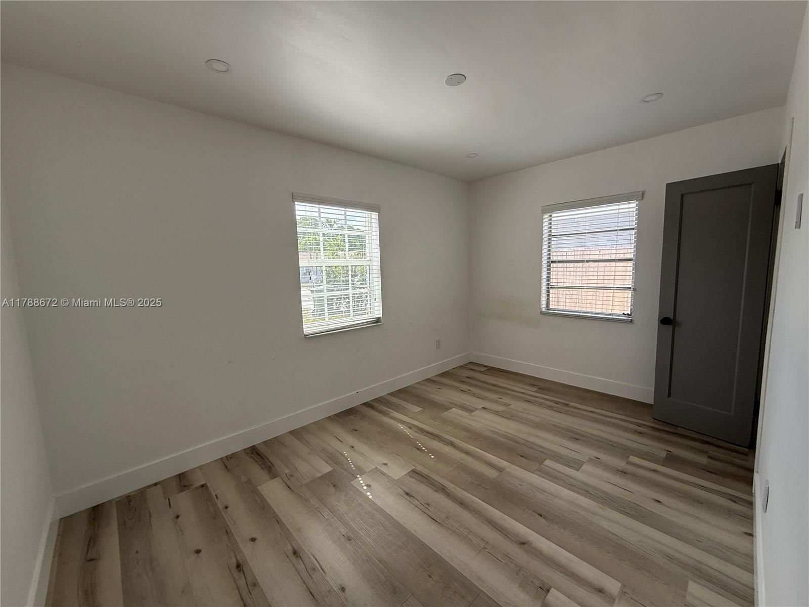 Real estate property located at 3902 8th Ct, Miami-dade, Linden Gardens, Hialeah, FL