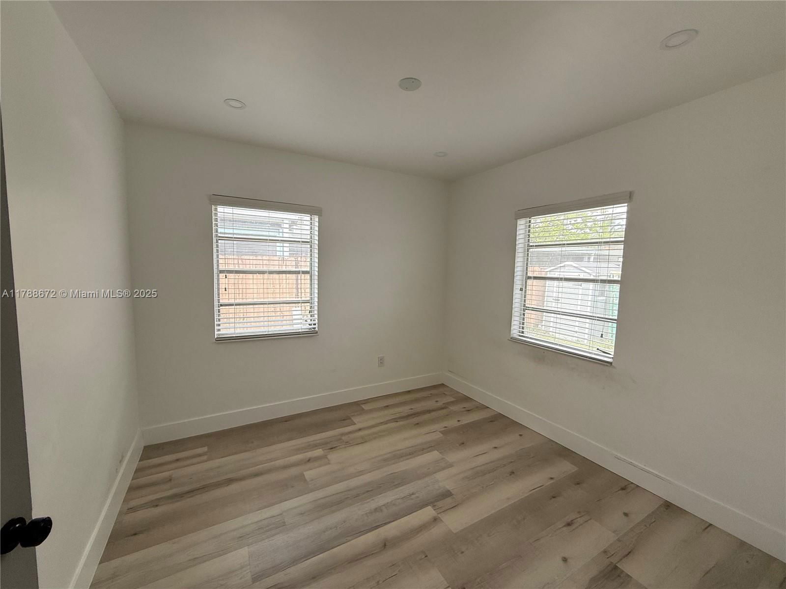 Real estate property located at 3902 8th Ct, Miami-dade, Linden Gardens, Hialeah, FL