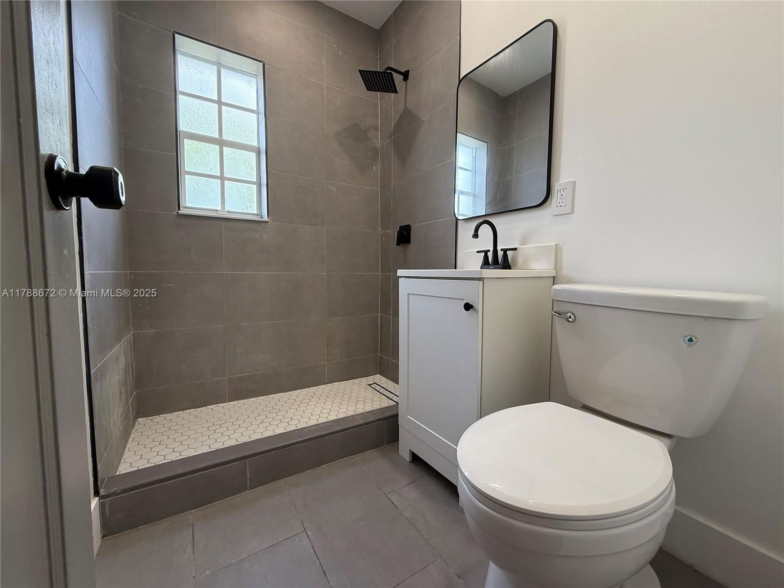 Real estate property located at 3902 8th Ct, Miami-dade, Linden Gardens, Hialeah, FL