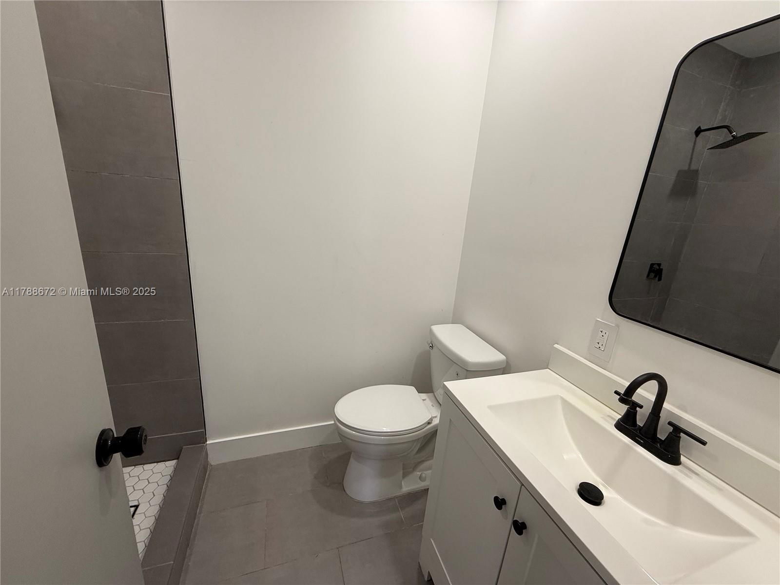 Real estate property located at 3902 8th Ct, Miami-dade, Linden Gardens, Hialeah, FL