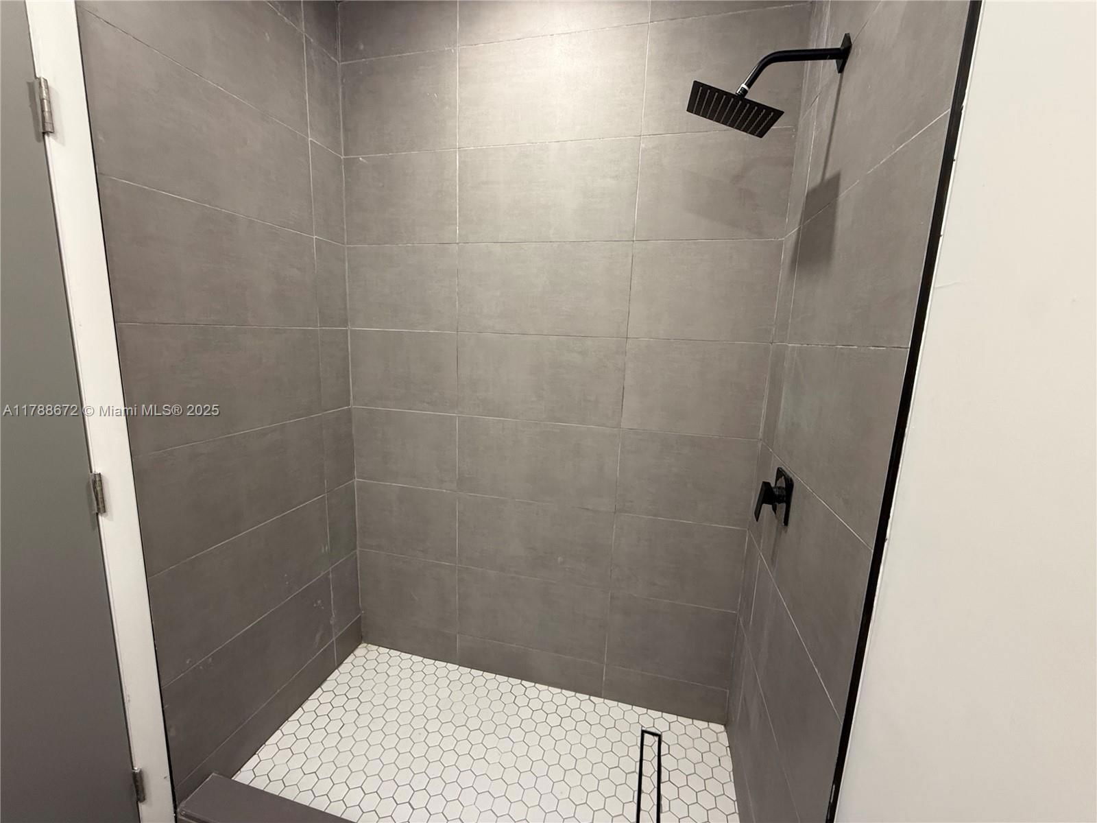 Real estate property located at 3902 8th Ct, Miami-dade, Linden Gardens, Hialeah, FL