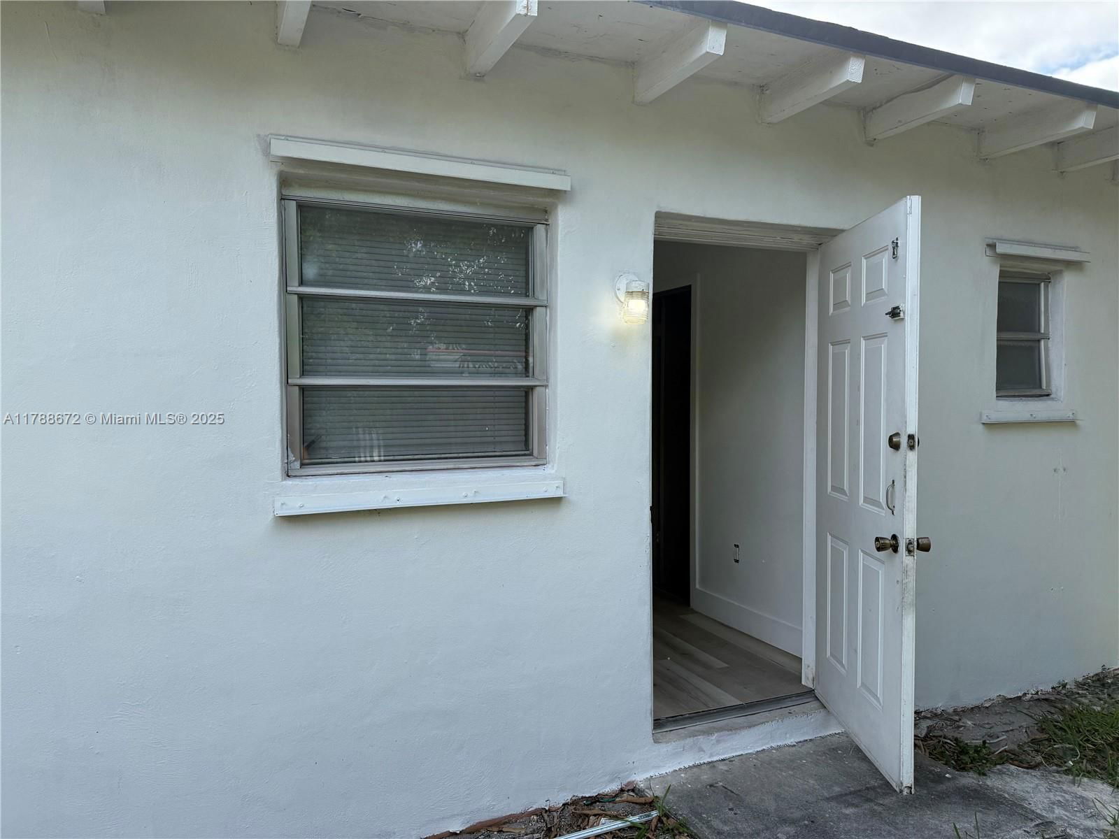 Real estate property located at 3902 8th Ct, Miami-dade, Linden Gardens, Hialeah, FL