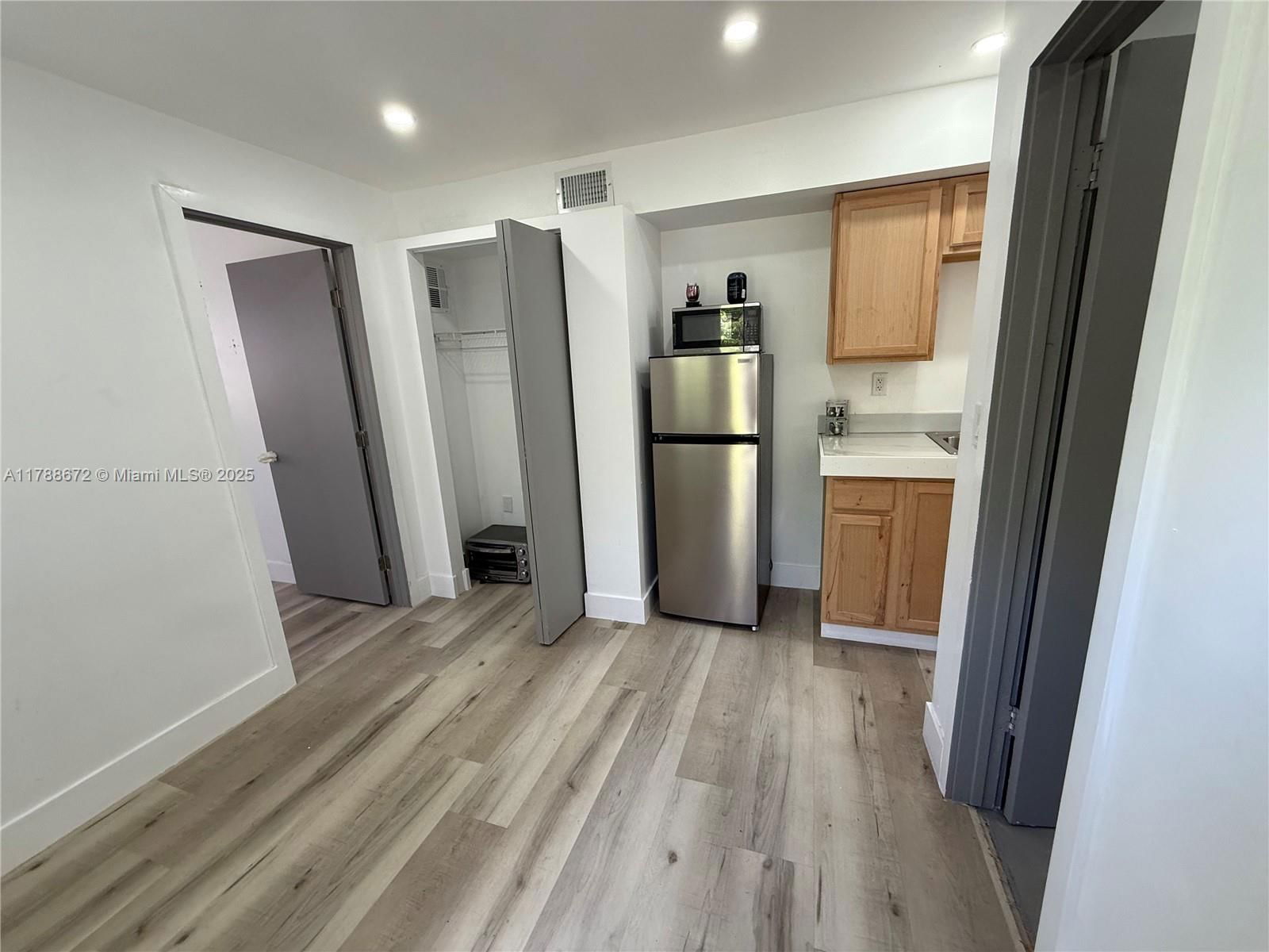 Real estate property located at 3902 8th Ct, Miami-dade, Linden Gardens, Hialeah, FL