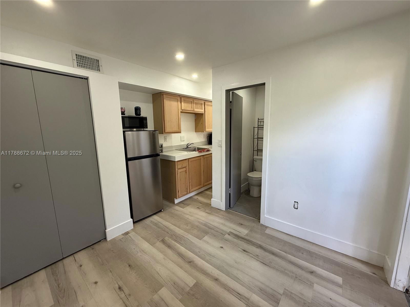 Real estate property located at 3902 8th Ct, Miami-dade, Linden Gardens, Hialeah, FL