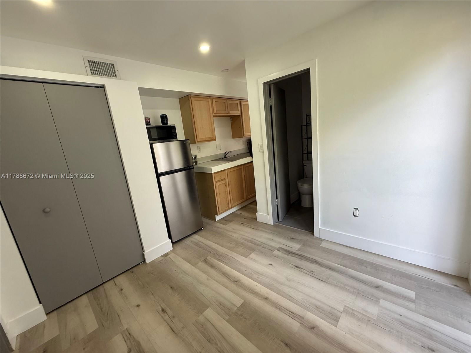 Real estate property located at 3902 8th Ct, Miami-dade, Linden Gardens, Hialeah, FL