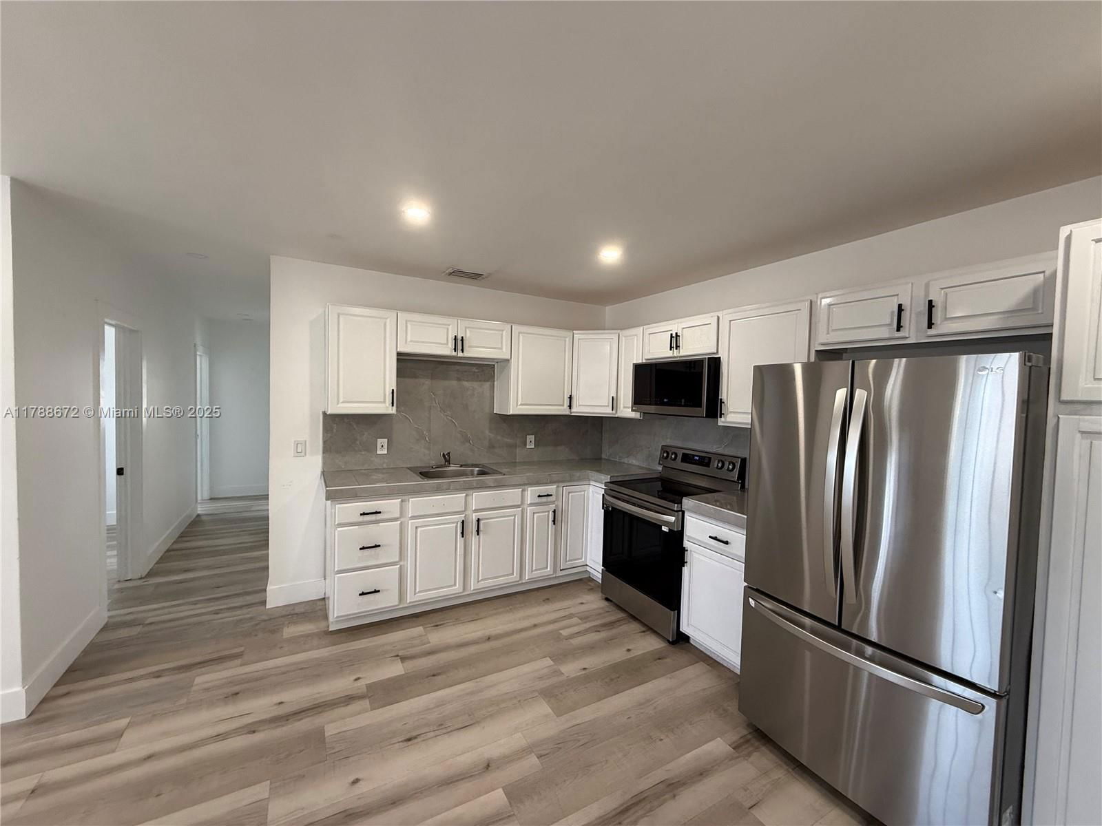 Real estate property located at 3902 8th Ct, Miami-dade, Linden Gardens, Hialeah, FL
