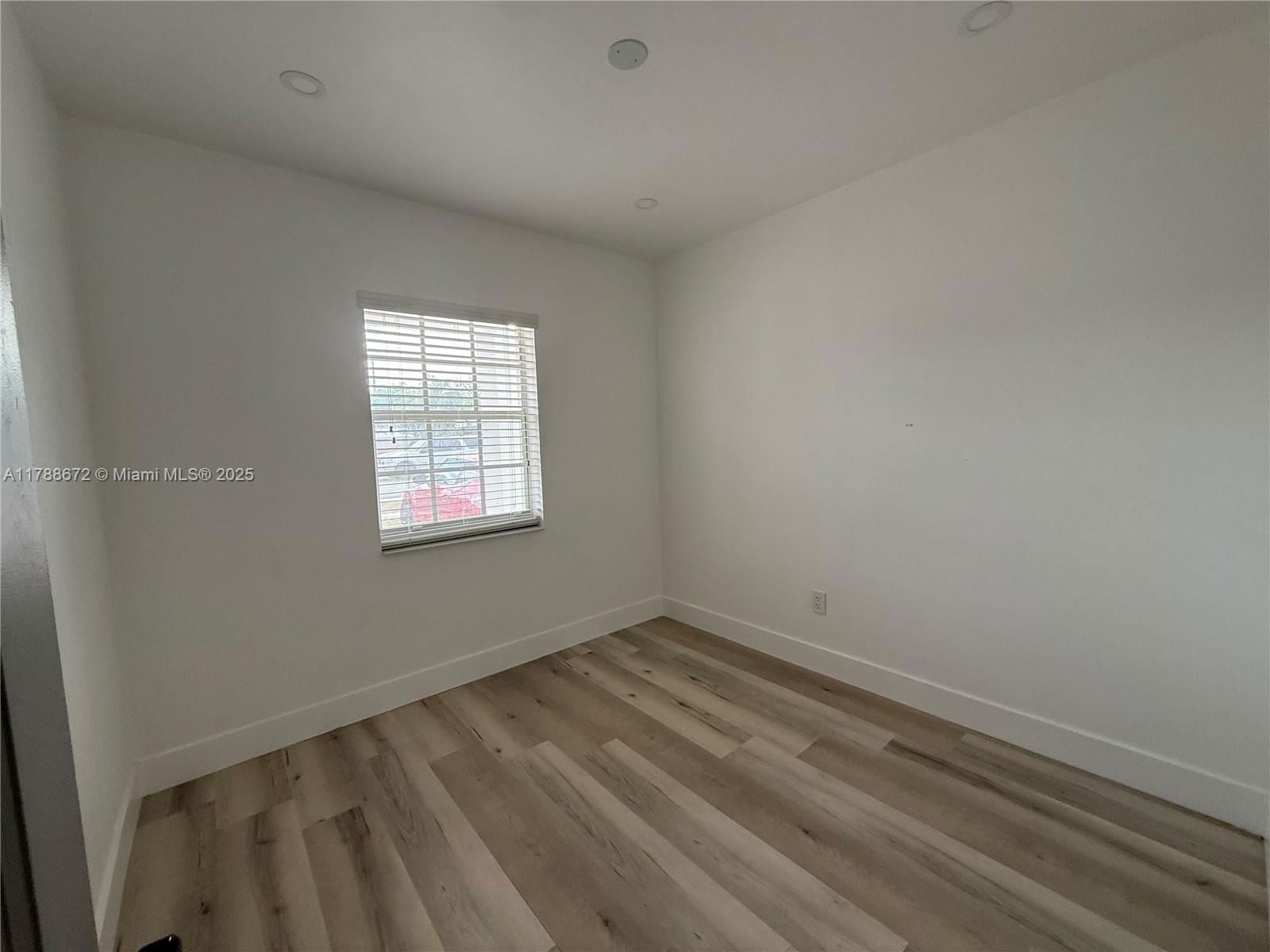 Real estate property located at 3902 8th Ct, Miami-dade, Linden Gardens, Hialeah, FL