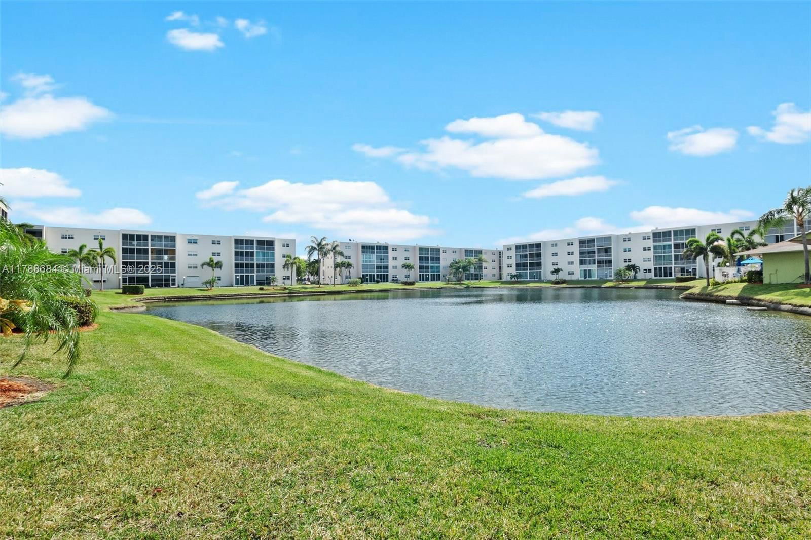 Real estate property located at 1024 4th Ave #102, Broward, Meadowbrook Lakes Condo, Dania Beach, FL