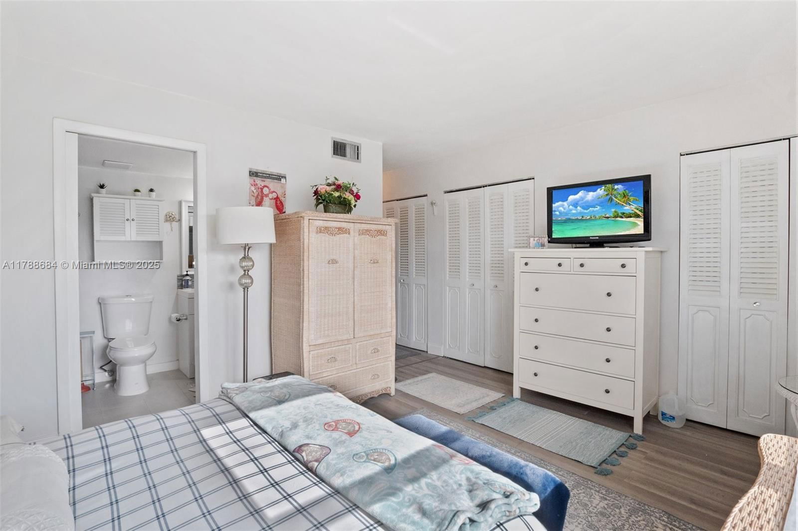 Real estate property located at 1024 4th Ave #102, Broward, Meadowbrook Lakes Condo, Dania Beach, FL