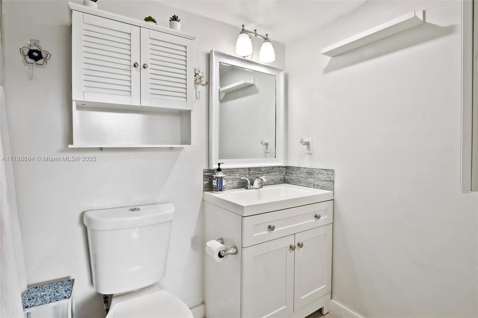 Real estate property located at 1024 4th Ave #102, Broward, Meadowbrook Lakes Condo, Dania Beach, FL
