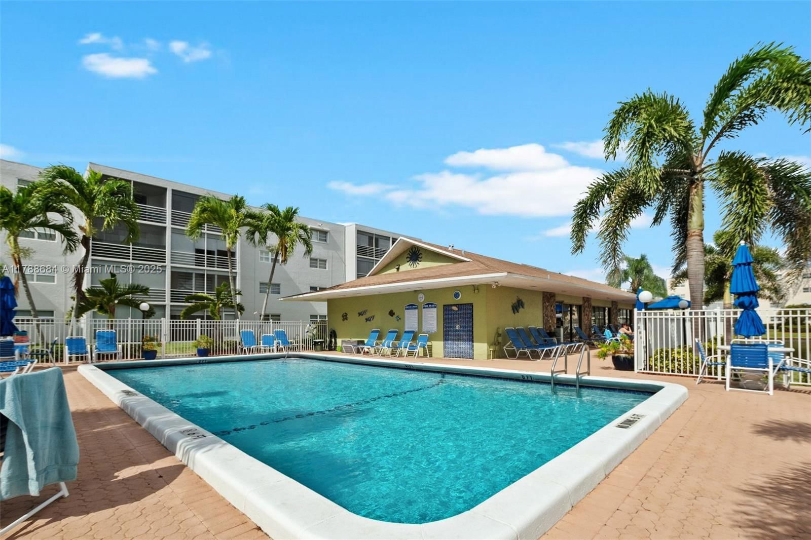 Real estate property located at 1024 4th Ave #102, Broward, Meadowbrook Lakes Condo, Dania Beach, FL
