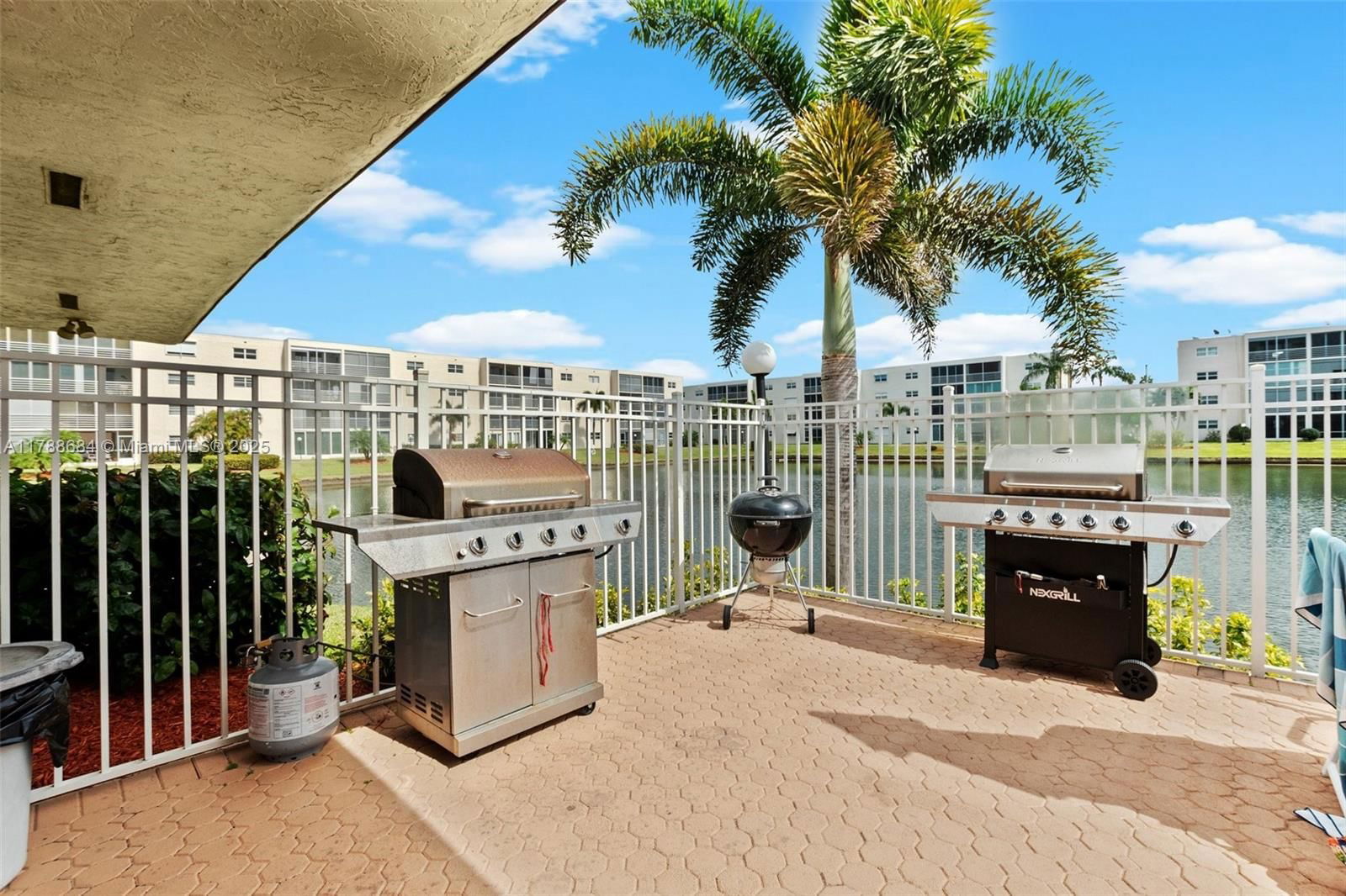Real estate property located at 1024 4th Ave #102, Broward, Meadowbrook Lakes Condo, Dania Beach, FL
