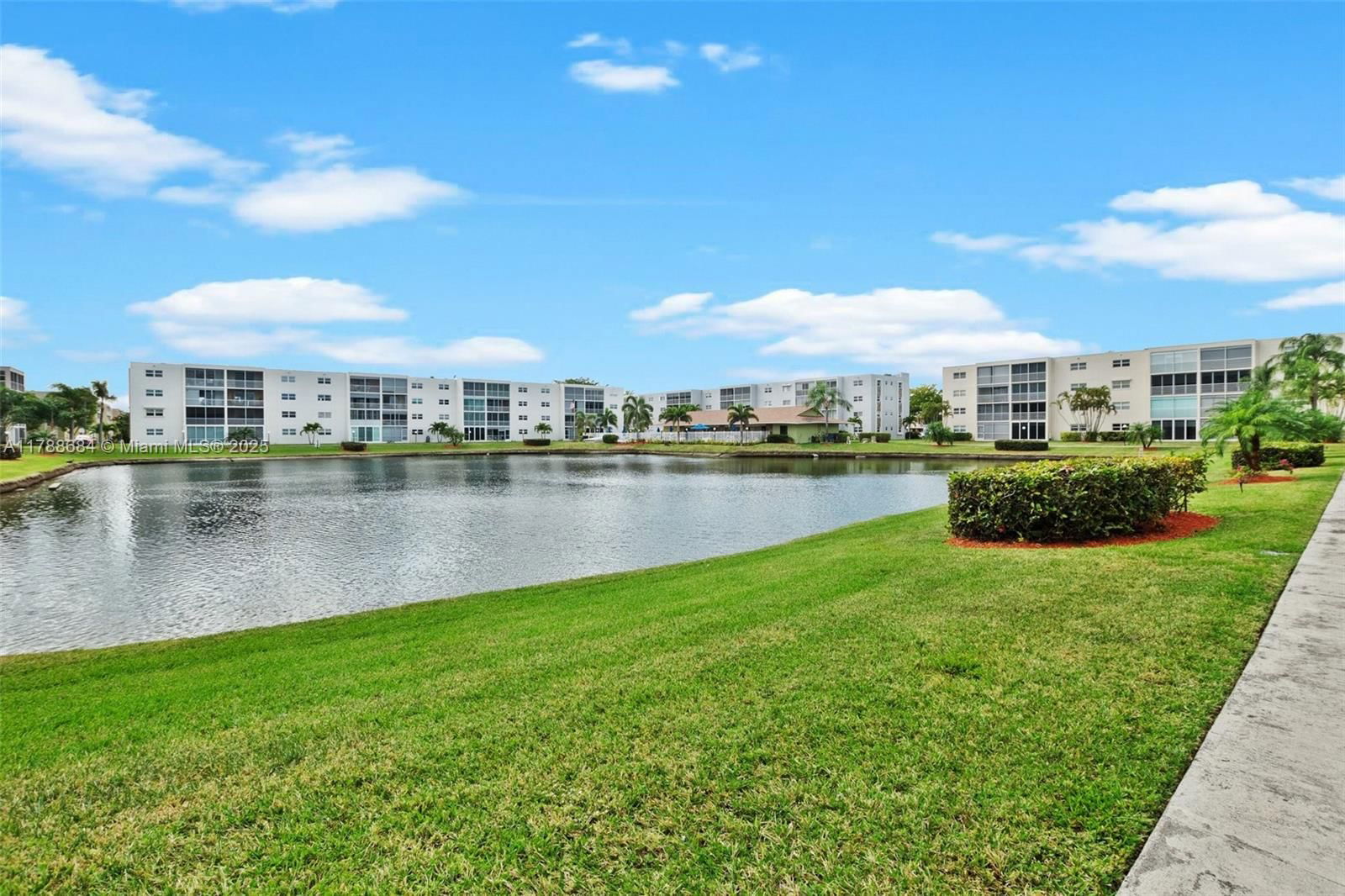 Real estate property located at 1024 4th Ave #102, Broward, Meadowbrook Lakes Condo, Dania Beach, FL