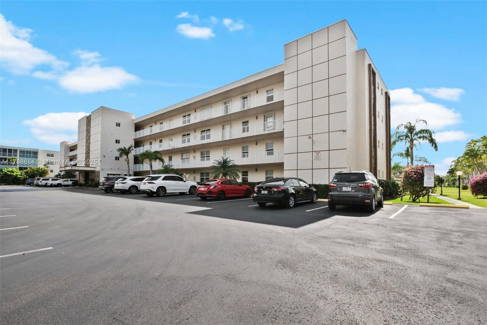 Real estate property located at 1024 4th Ave #102, Broward, Meadowbrook Lakes Condo, Dania Beach, FL