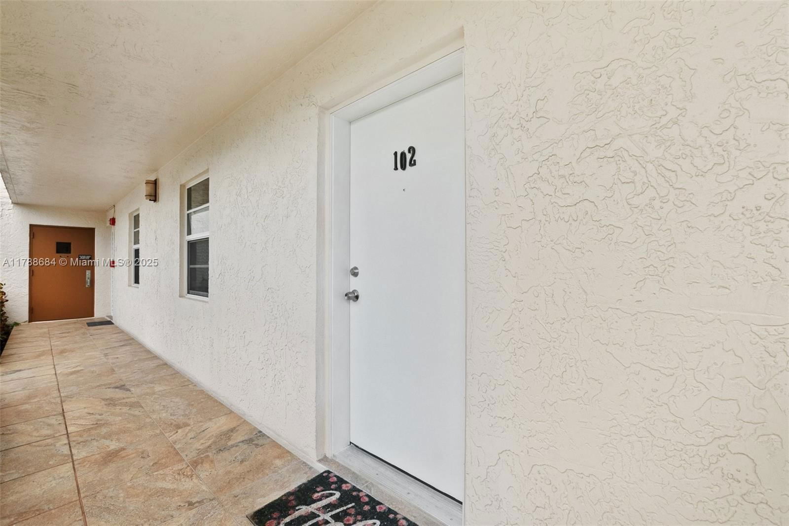 Real estate property located at 1024 4th Ave #102, Broward, Meadowbrook Lakes Condo, Dania Beach, FL