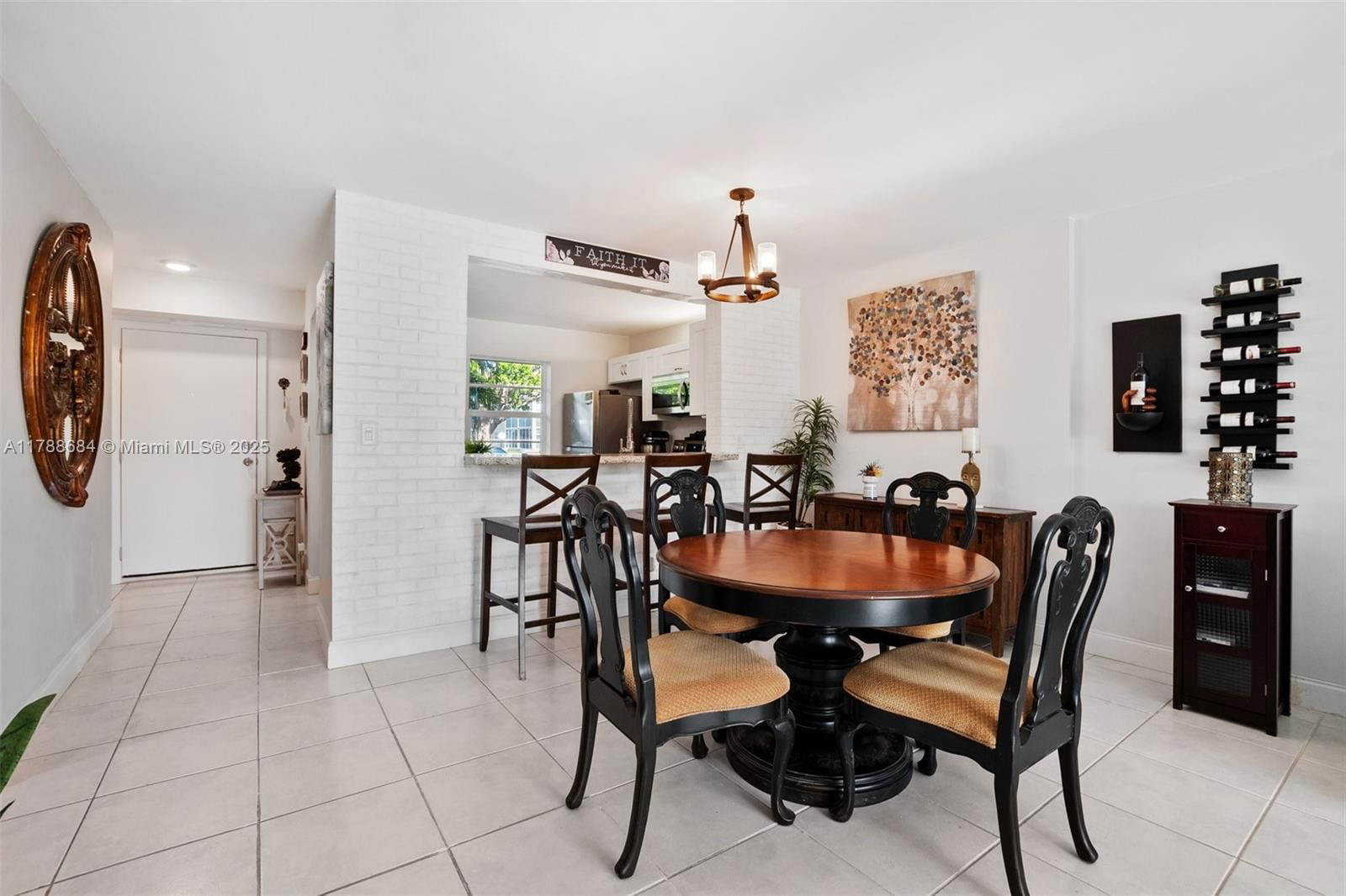 Real estate property located at 1024 4th Ave #102, Broward, Meadowbrook Lakes Condo, Dania Beach, FL
