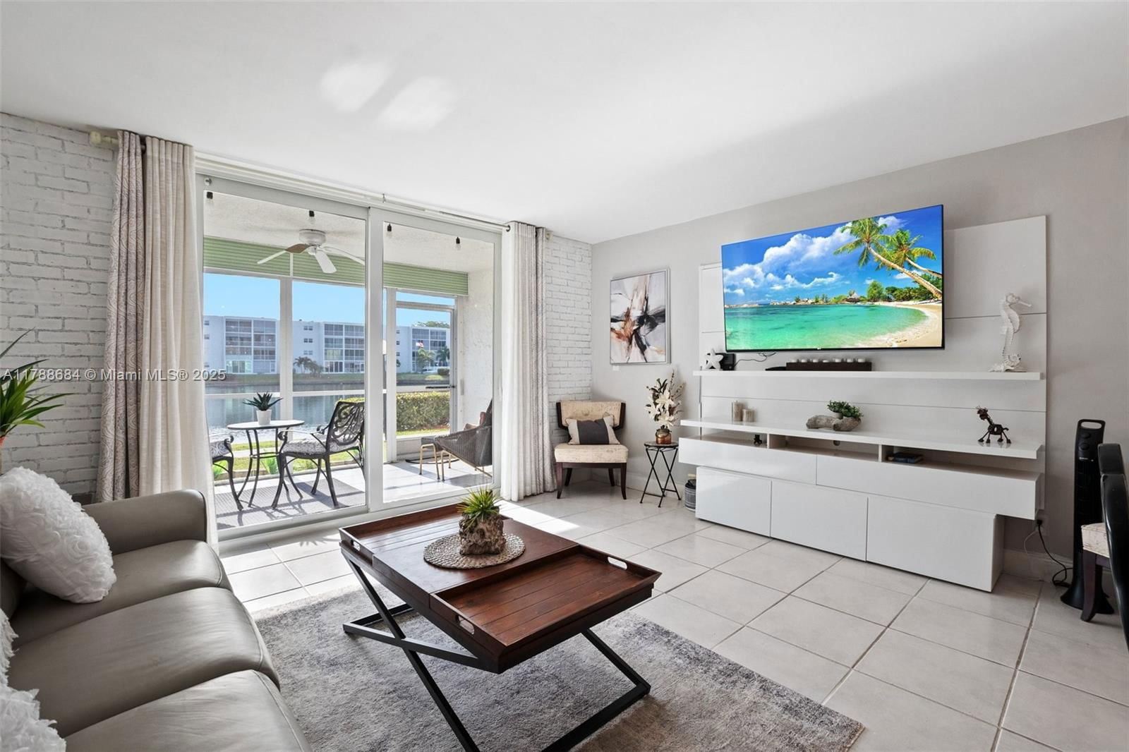 Real estate property located at 1024 4th Ave #102, Broward, Meadowbrook Lakes Condo, Dania Beach, FL