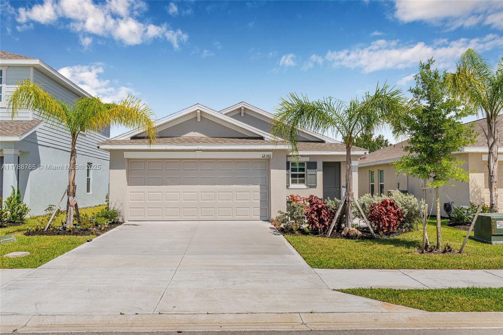 Real estate property located at 12361 Dakota Ridge Pl, Lee, Savanna Lakes, Other City - In The State Of Florida, FL
