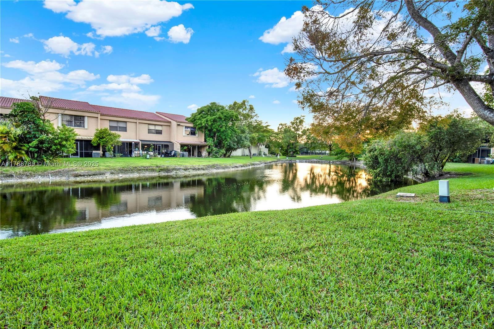 Real estate property located at 3904 Estepona Ave #8D2, Miami-dade, Costa Del Sol Condo No 1, Doral, FL