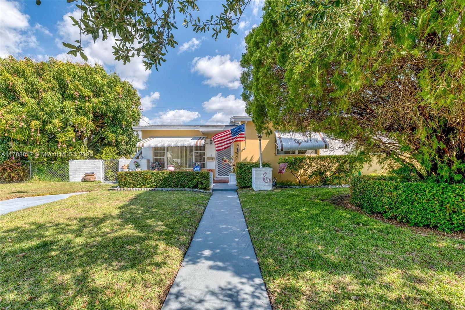 Real estate property located at 10005 Nicaragua Dr, Miami-dade, Cutler Ridge Sec 3, Cutler Bay, FL