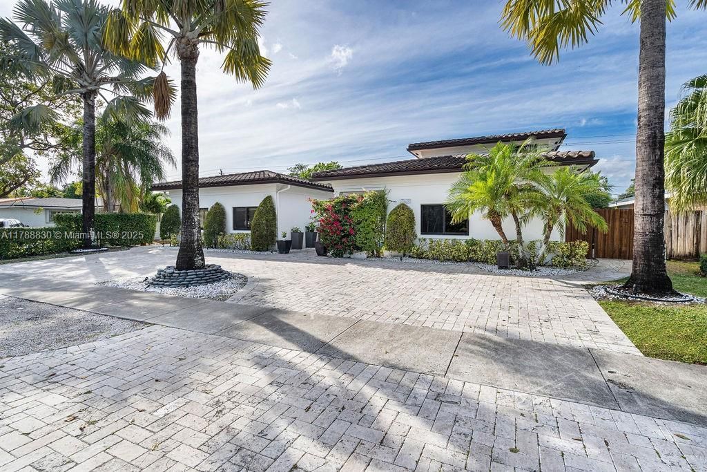 Real estate property located at 20600 22nd Pl, Miami-dade, Highland Oak Gardens Sec, Miami, FL