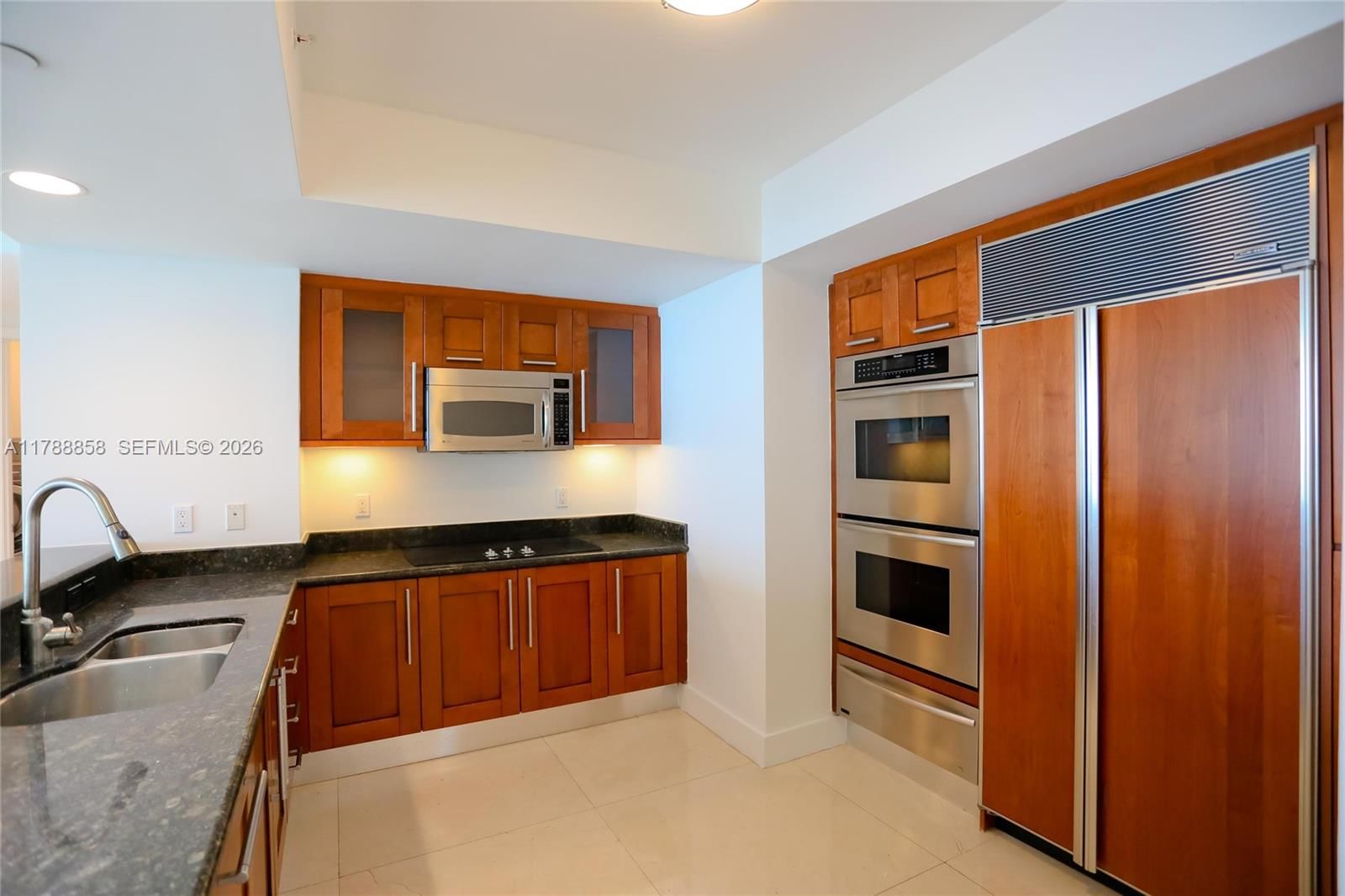 Real estate property located at 3301 183rd St #2305, Miami-dade, The Peninsula Ii Condo, Aventura, FL