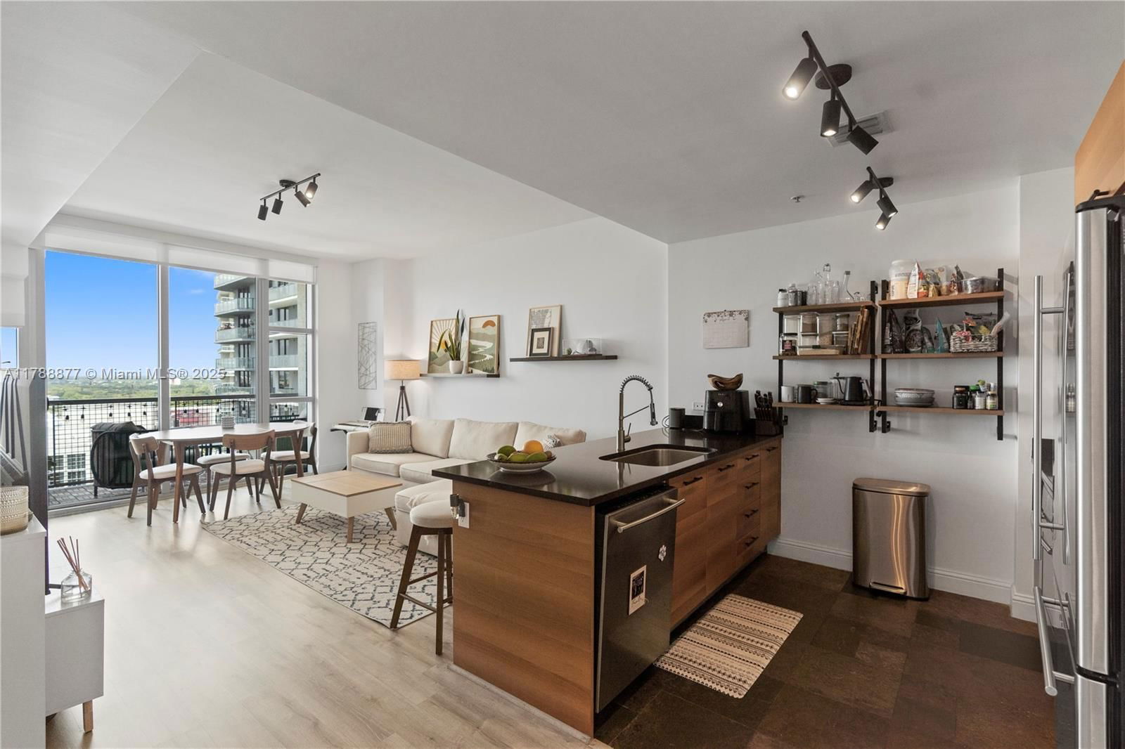 Real estate property located at 3301 1st Ave H1611, Miami-dade, Four Midtown Miami Condo, Miami, FL