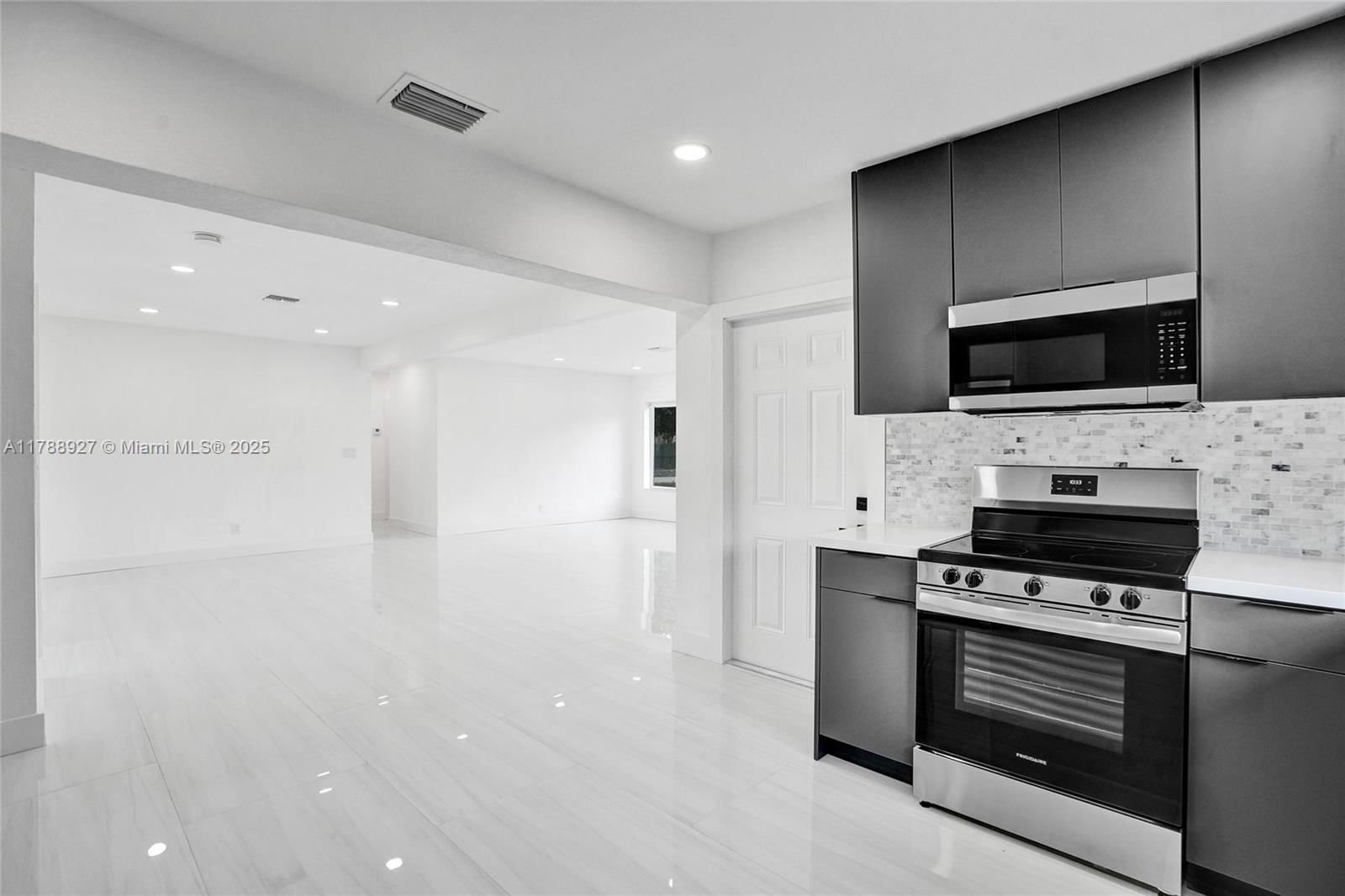 Real estate property located at 31 Florida Ave, Broward, Melrose Park Sect 1, Fort Lauderdale, FL