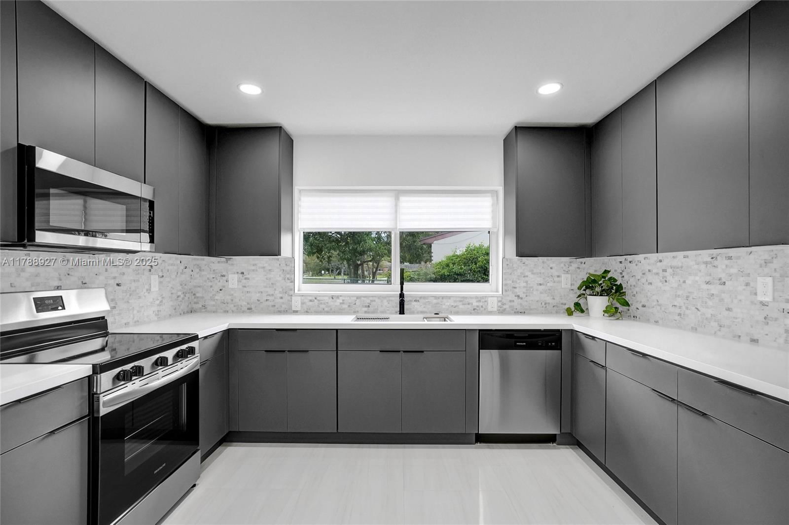 Real estate property located at 31 Florida Ave, Broward, Melrose Park Sect 1, Fort Lauderdale, FL