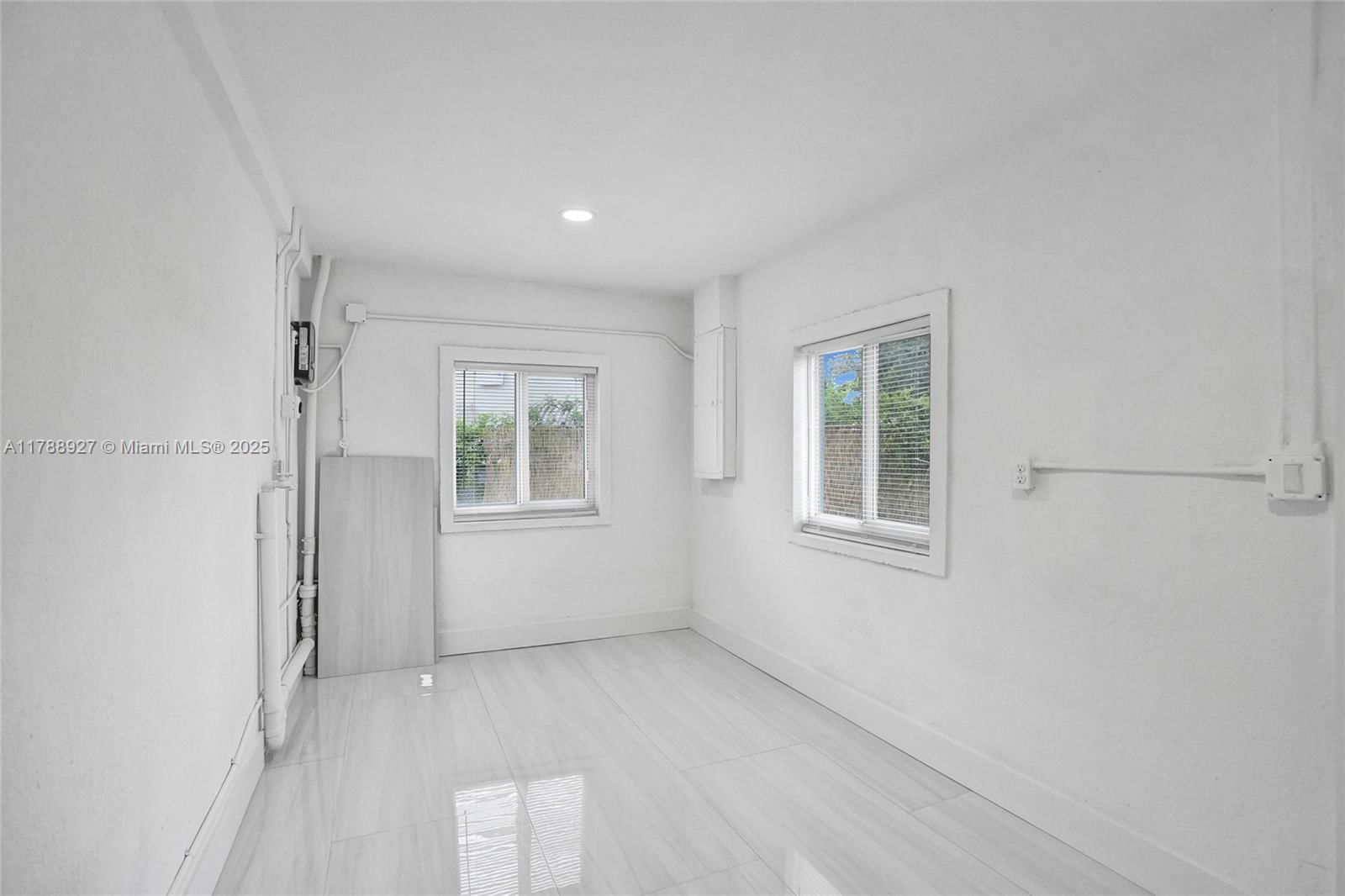 Real estate property located at 31 Florida Ave, Broward, Melrose Park Sect 1, Fort Lauderdale, FL