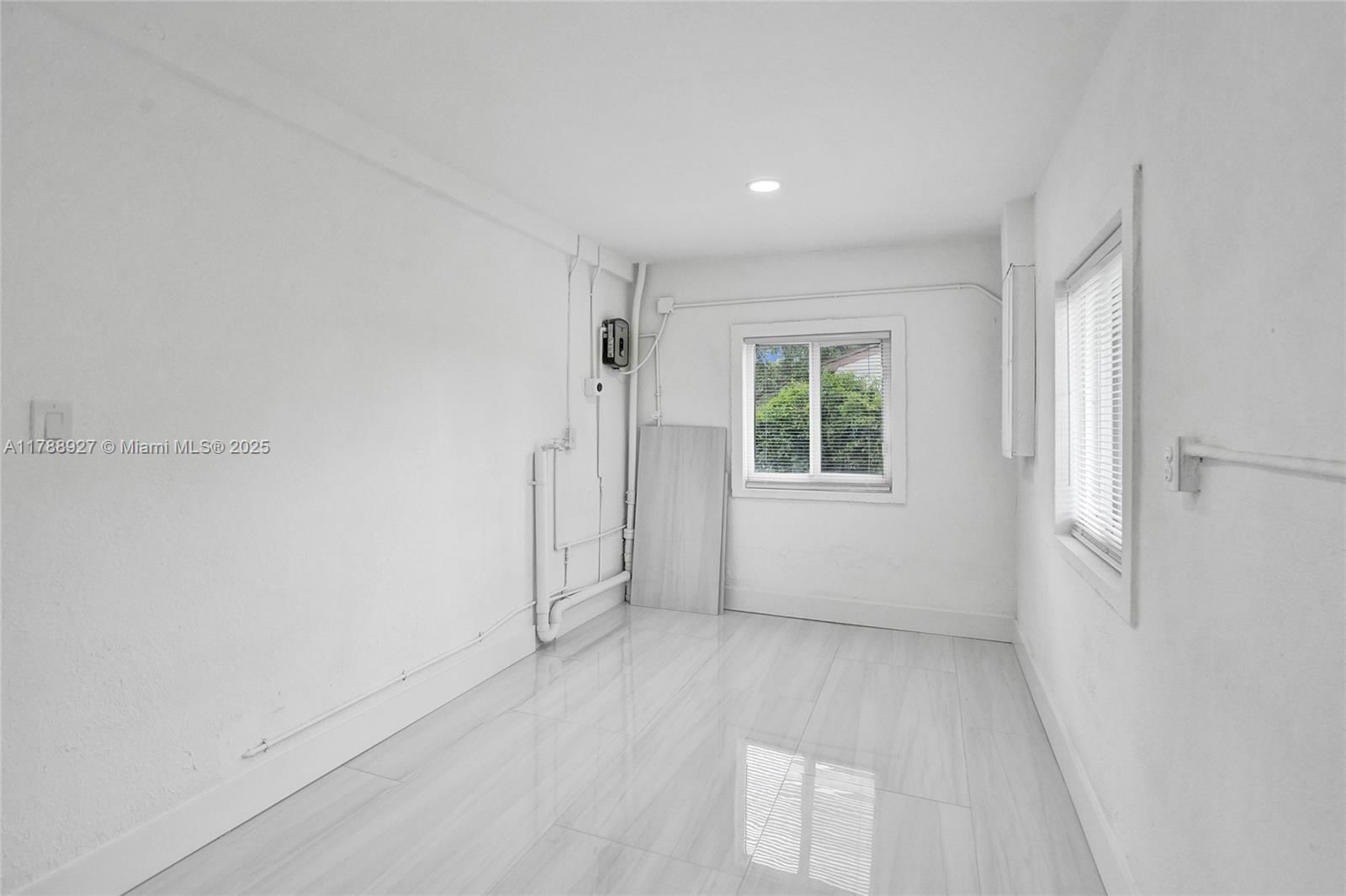 Real estate property located at 31 Florida Ave, Broward, Melrose Park Sect 1, Fort Lauderdale, FL