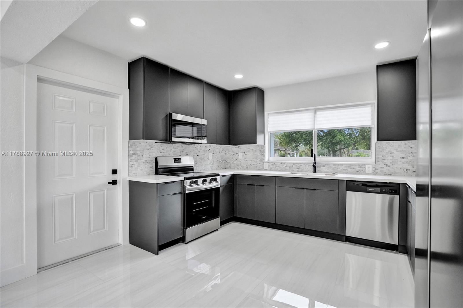 Real estate property located at 31 Florida Ave, Broward, Melrose Park Sect 1, Fort Lauderdale, FL