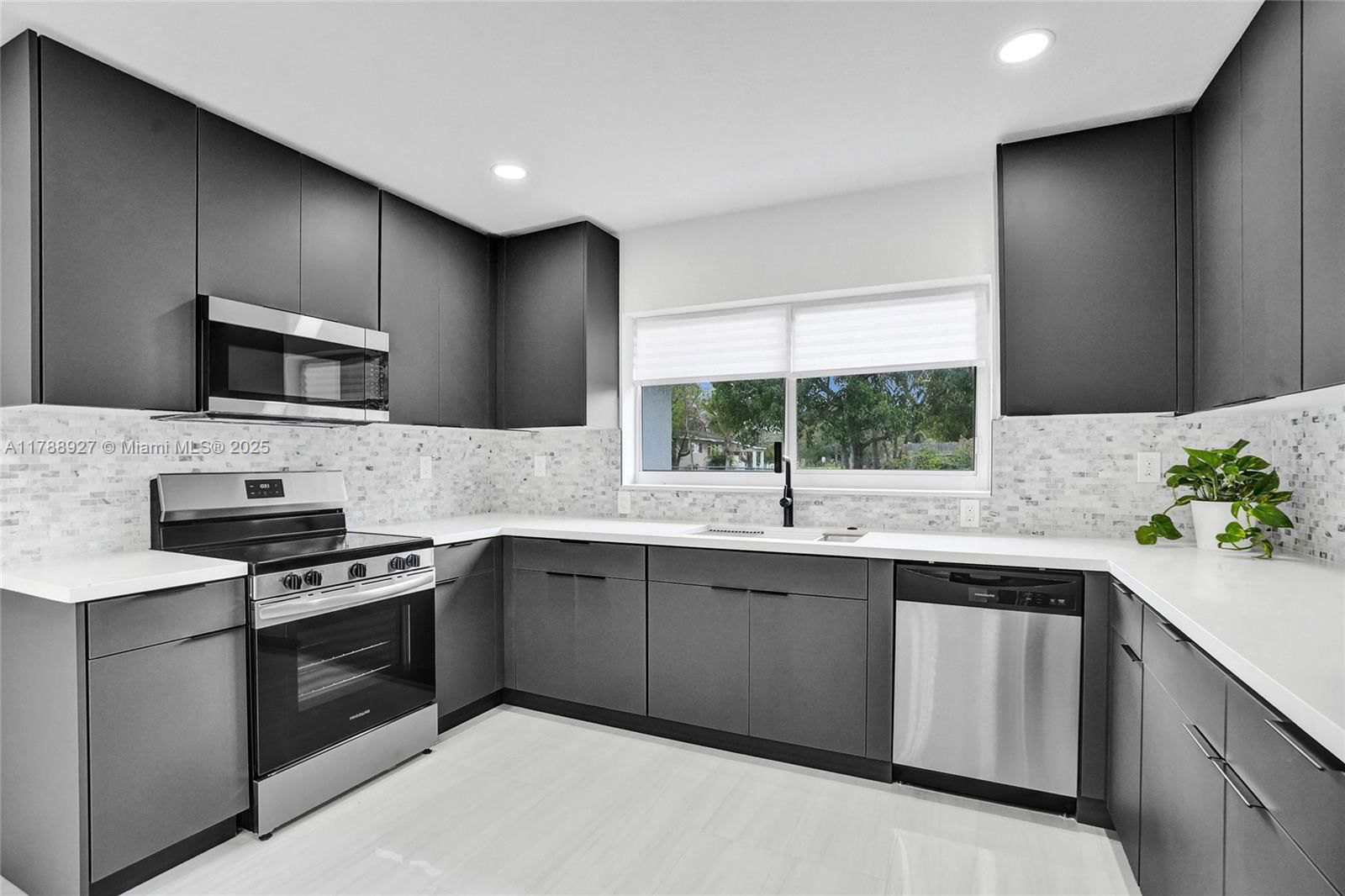 Real estate property located at 31 Florida Ave, Broward, Melrose Park Sect 1, Fort Lauderdale, FL