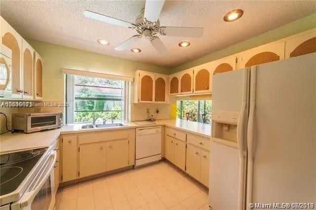 Real estate property located at 70 Ivy Rd, Broward, Greens Of Emerald Hills, Hollywood, FL