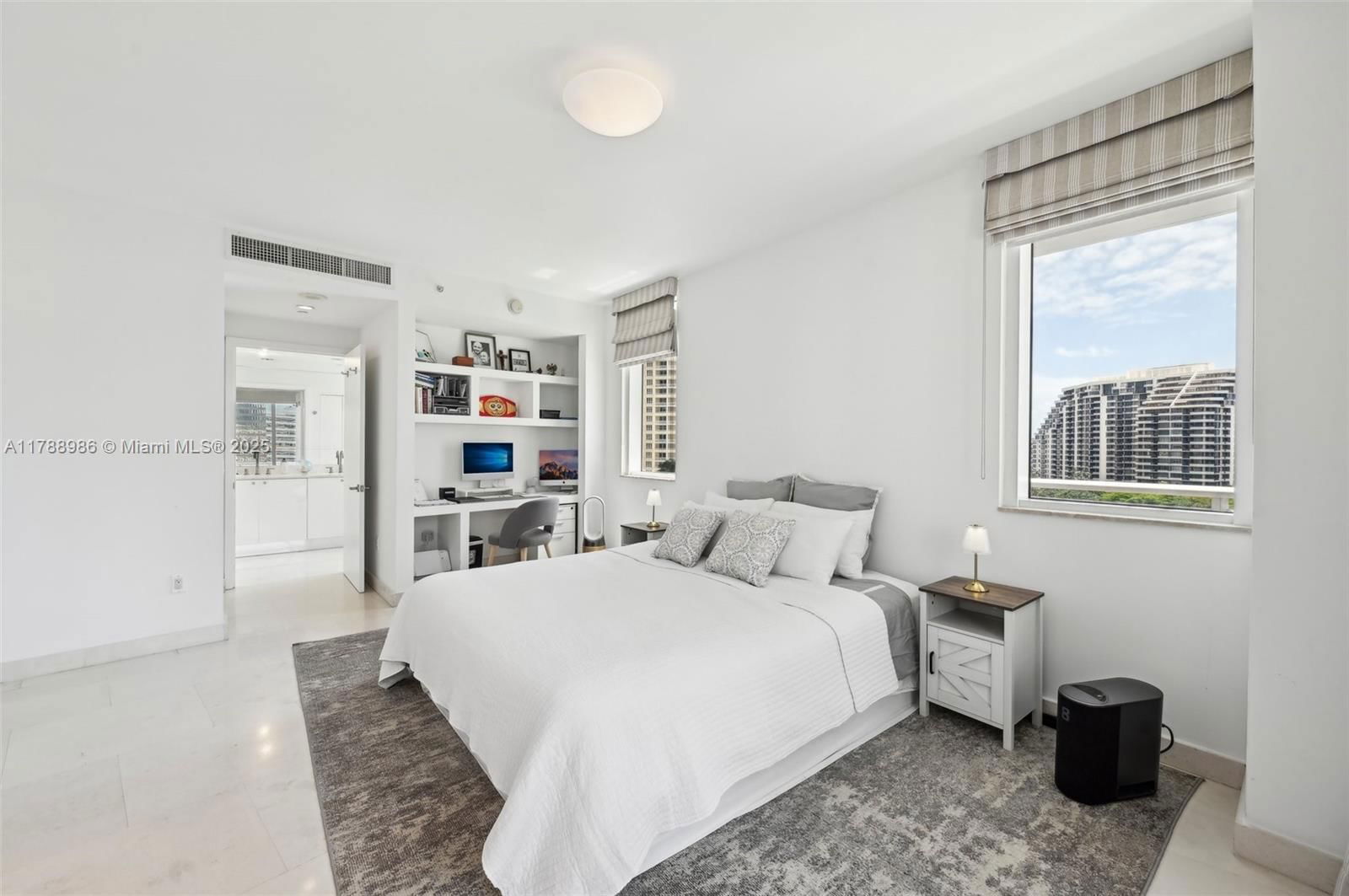 Real estate property located at 901 Brickell Key Blvd #1009, Miami-dade, Carbonell Condo, Miami, FL