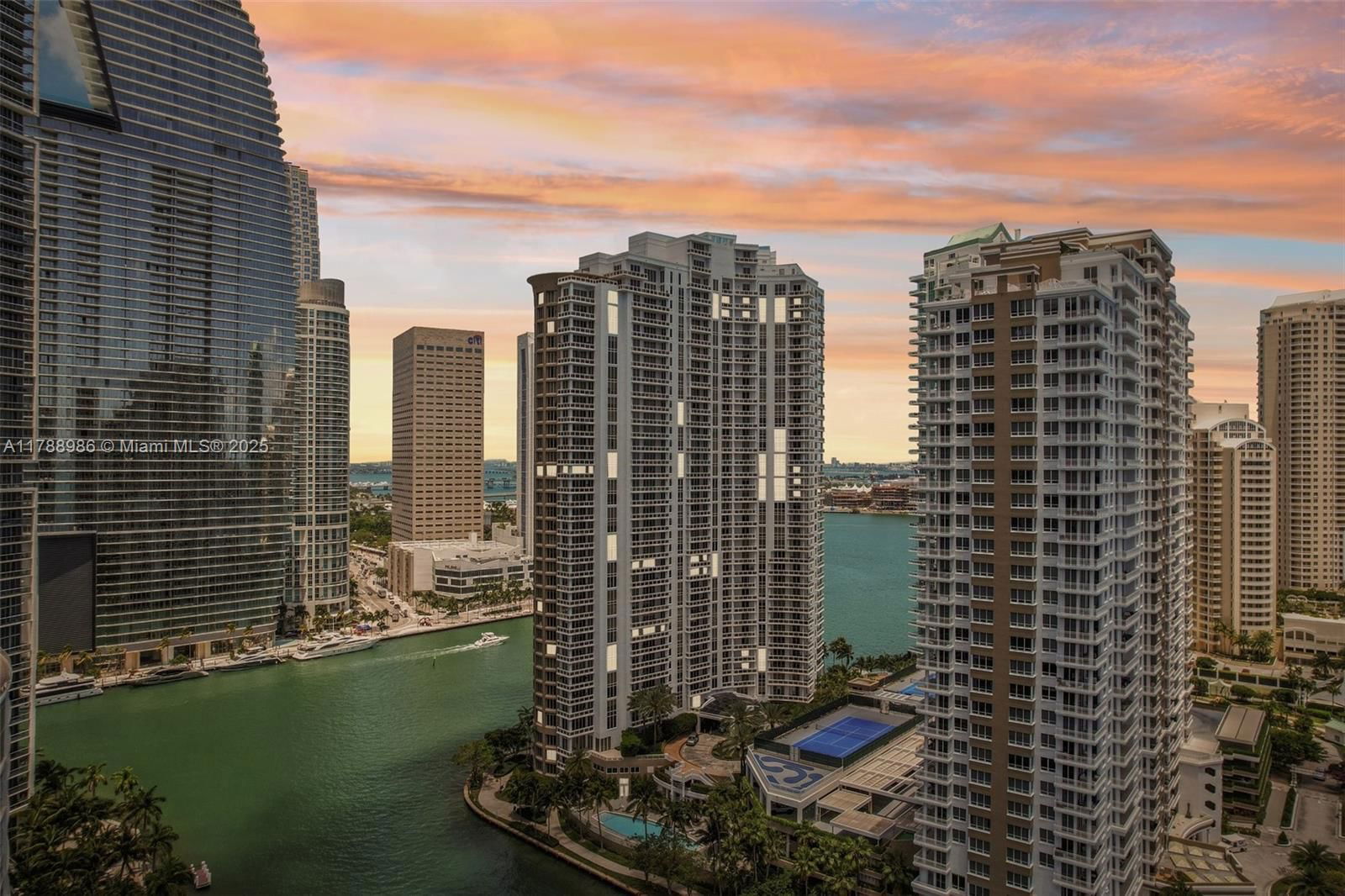 Real estate property located at 901 Brickell Key Blvd #1009, Miami-dade, Carbonell Condo, Miami, FL