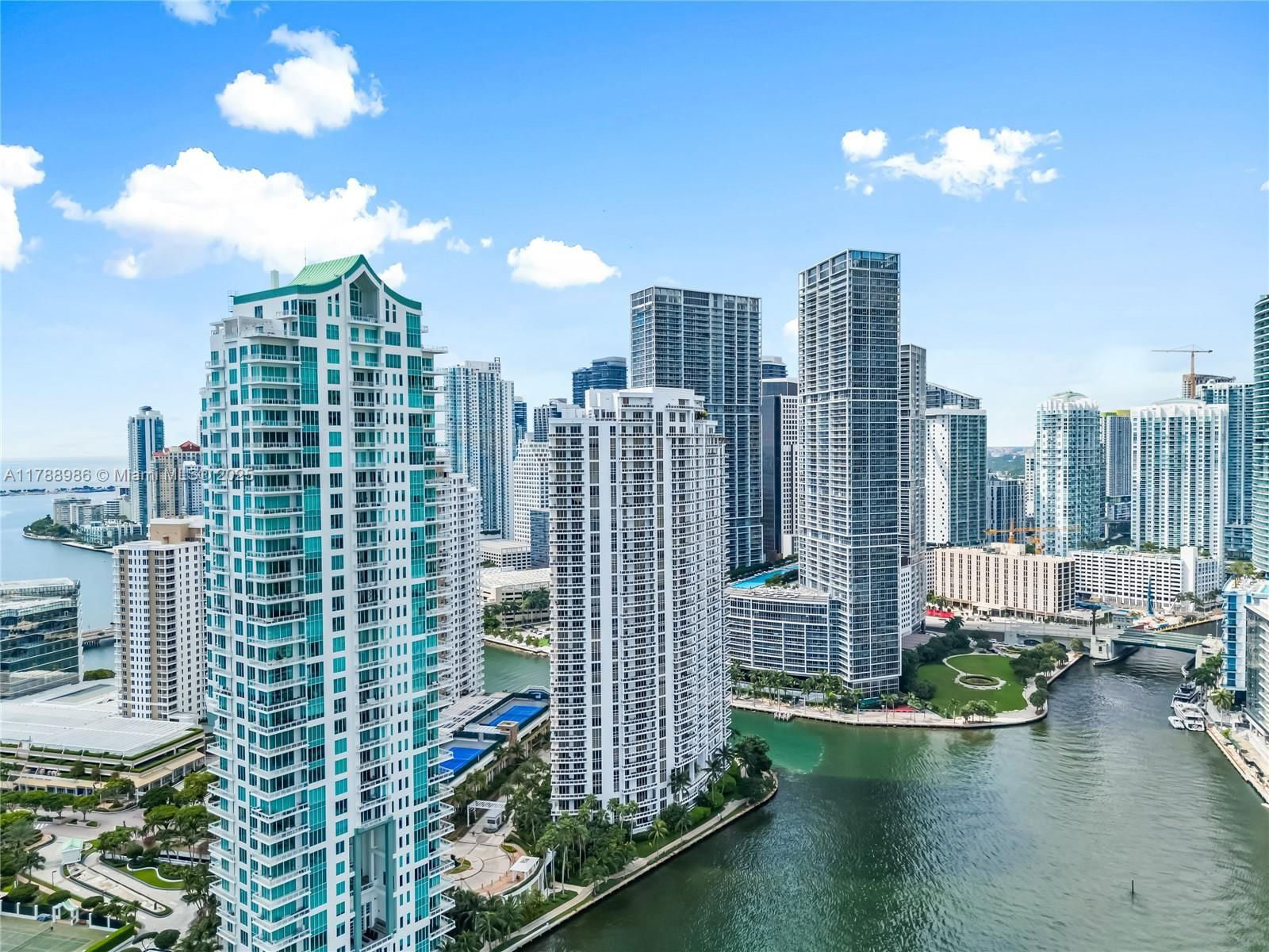 Real estate property located at 901 Brickell Key Blvd #1009, Miami-dade, Carbonell Condo, Miami, FL