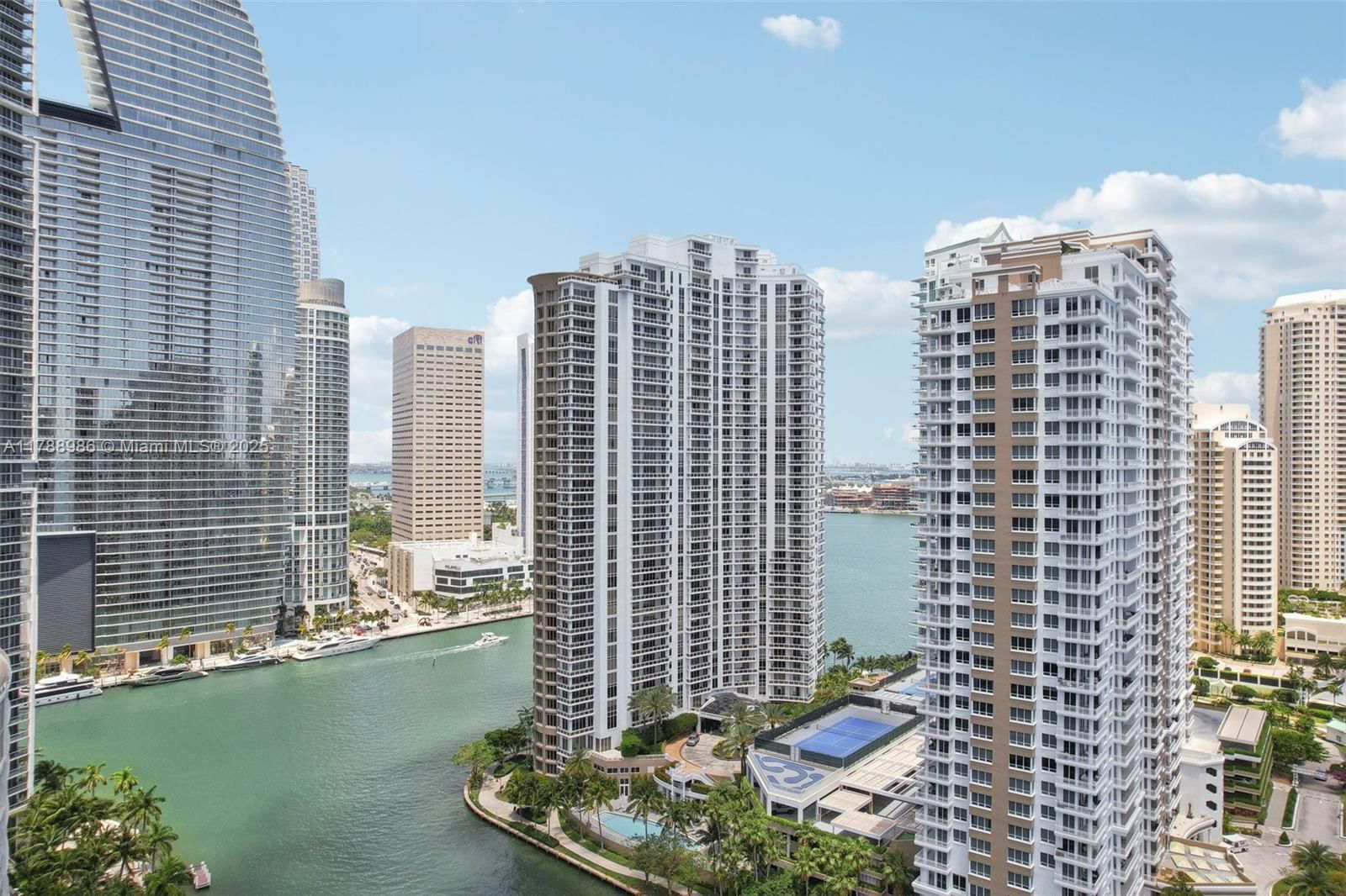 Real estate property located at 901 Brickell Key Blvd #1009, Miami-dade, Carbonell Condo, Miami, FL