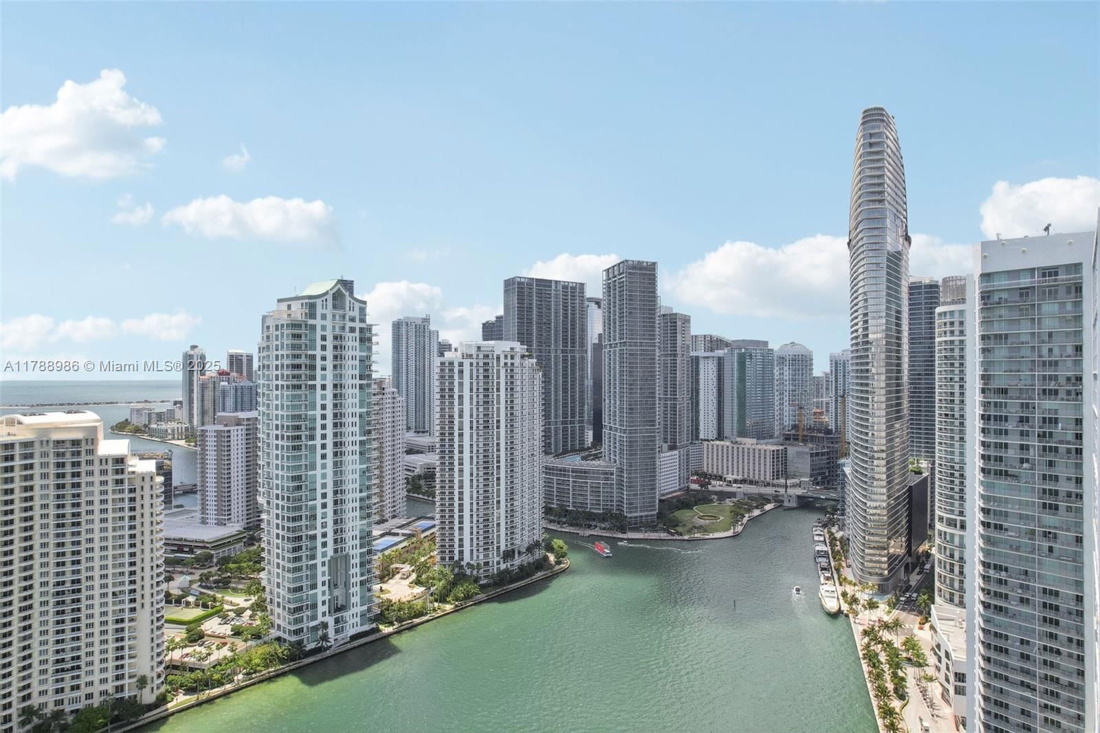 Real estate property located at 901 Brickell Key Blvd #1009, Miami-dade, Carbonell Condo, Miami, FL