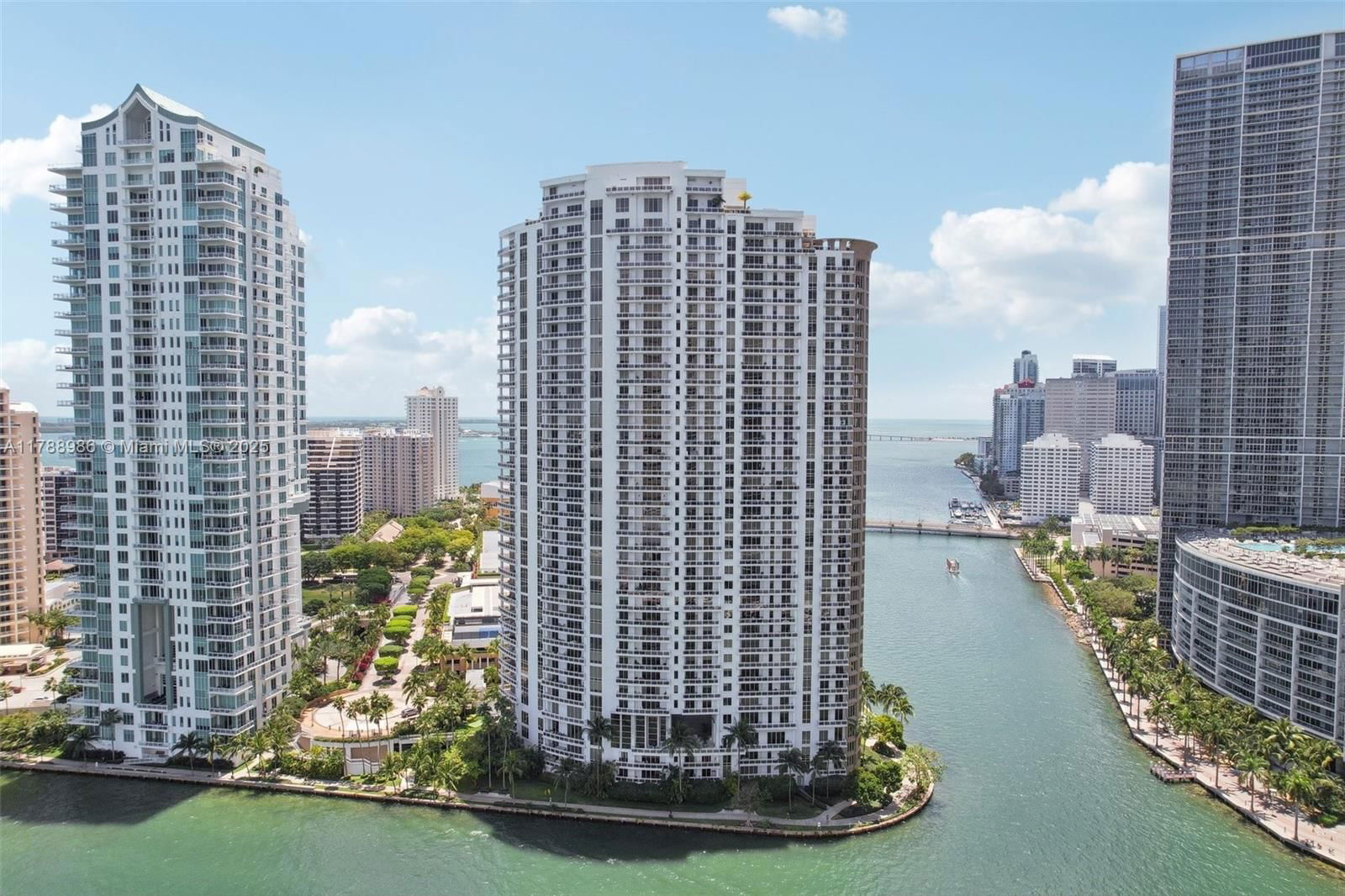 Real estate property located at 901 Brickell Key Blvd #1009, Miami-dade, Carbonell Condo, Miami, FL