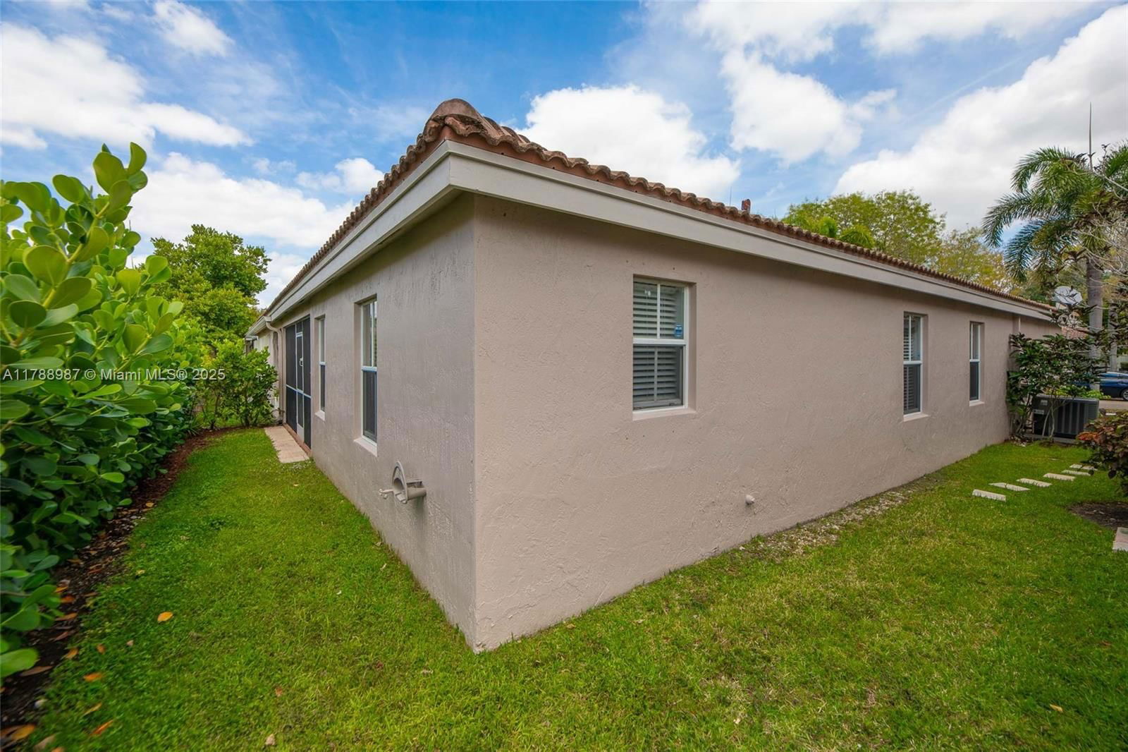 Real estate property located at 2086 Borealis Way, Broward, Sector 2- Parcels 21b 22, Weston, FL