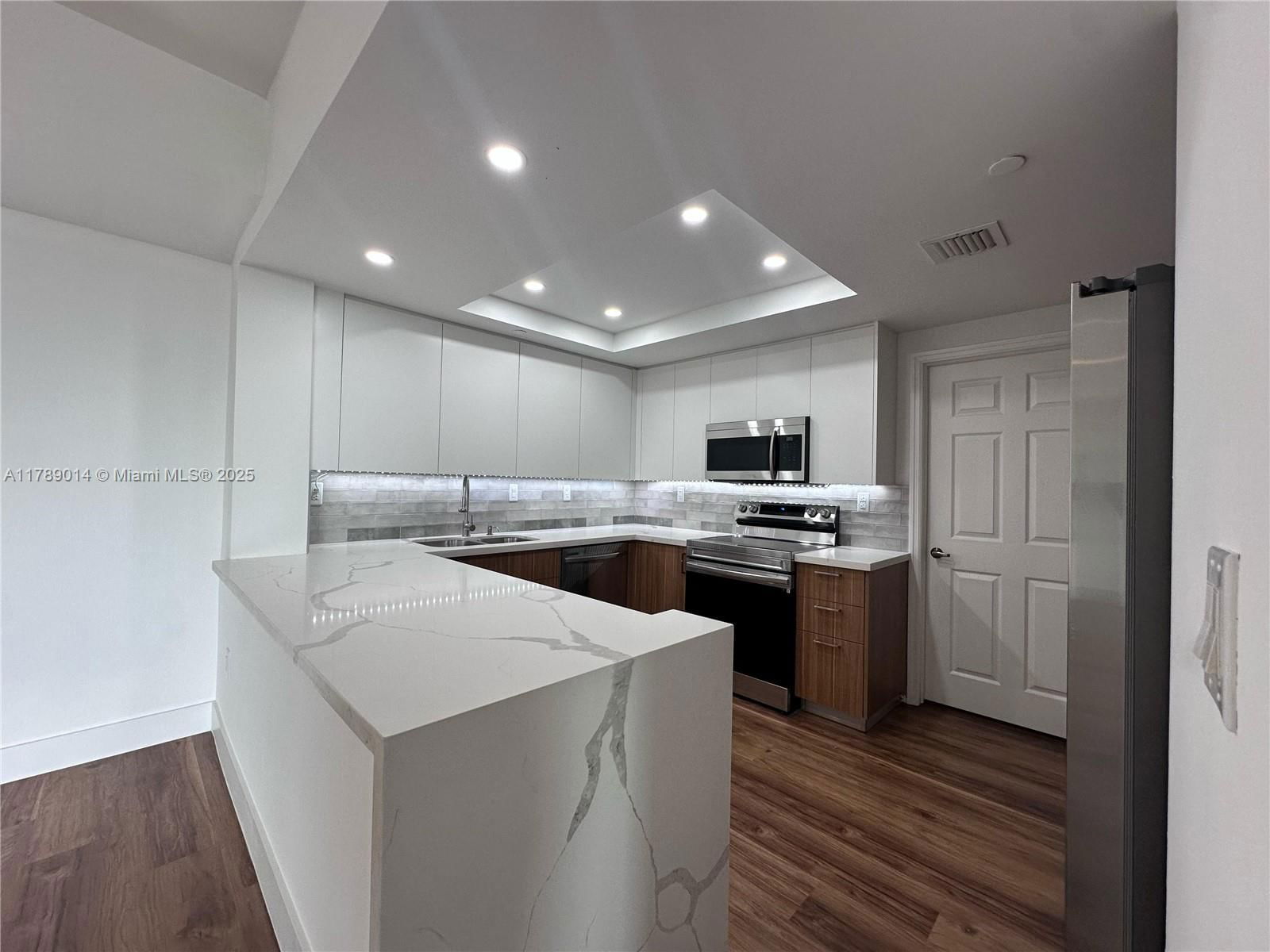 Real estate property located at 9725 52nd St #515, Miami-dade, Doral House Condo No 3, Doral, FL
