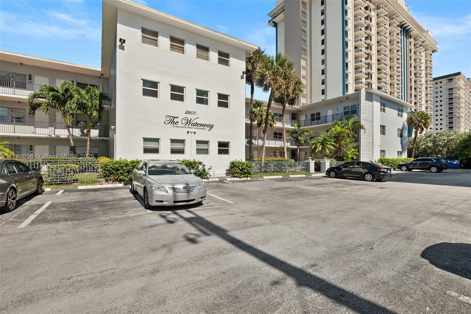 Real estate property located at 2200 Ocean Dr N103, Broward, Waterway @ Hollywood Beac, Hollywood, FL