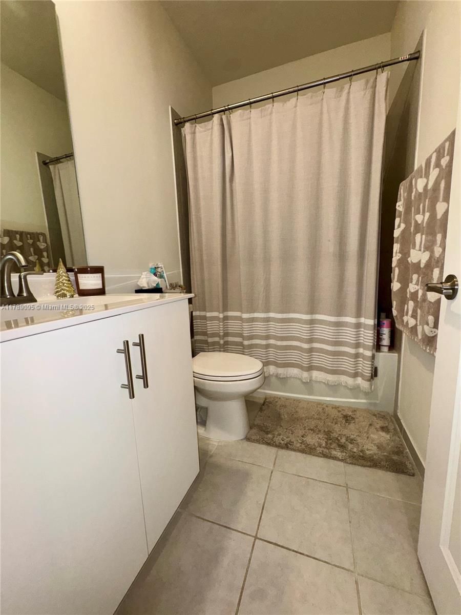 Real estate property located at 11449 34th Ln, Miami-dade, Aquabella North, Hialeah, FL